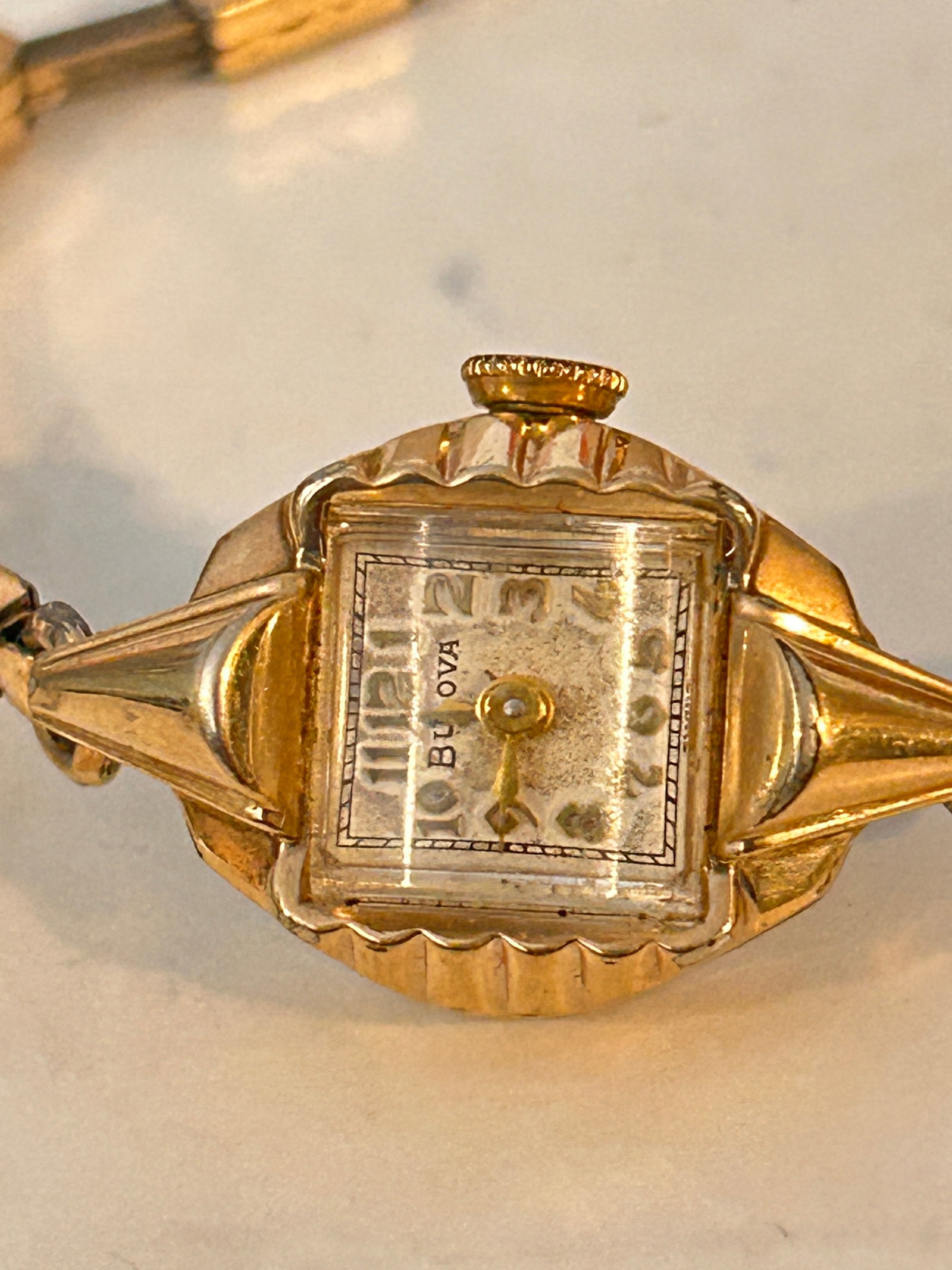 Vintage Bulova L4 1970's Manual Wind working Ladies gold filled Watch: Vintage Bulova L4 1970's Manual Wind working Ladies gold filled Watch Please view all photos as they are part of the description and condition of this Item, Feel free to contact me with questions or p
