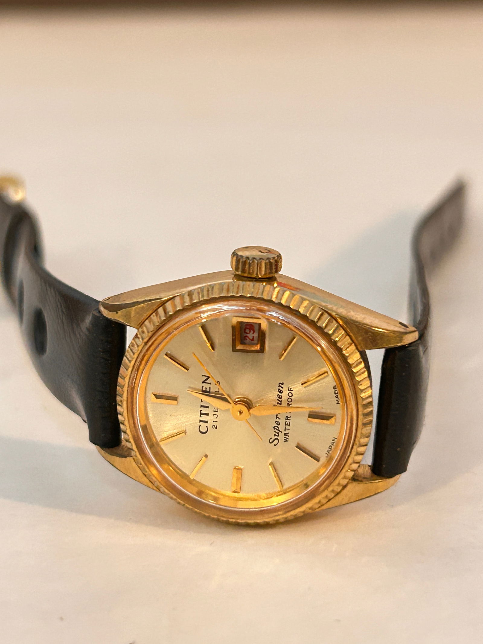 Citizen Super Queen Manual Women'S Rare Model watch P1704: Citizen Super Queen Manual Women'S Rare Model watch P1704 Please view all photos as they are part of the description and condition of this Item, Feel free to contact me with questions or picture reque