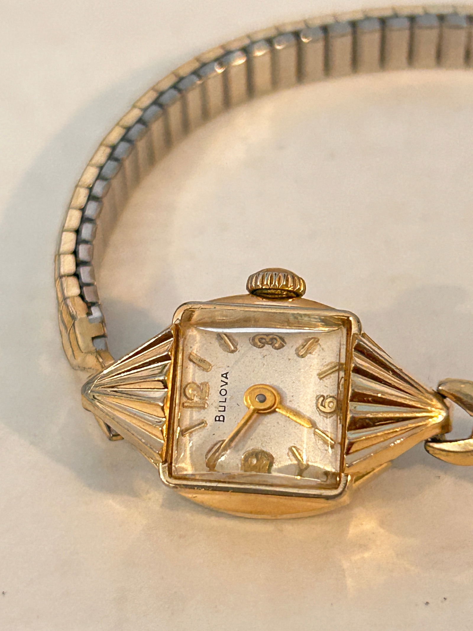 Vintage Bulova M3 1970's Manual Wind working Ladies gold filled Watch: Vintage Bulova M3 1970's Manual Wind working Ladies gold filled Watch Please view all photos as they are part of the description and condition of this Item, Feel free to contact me with questions or p