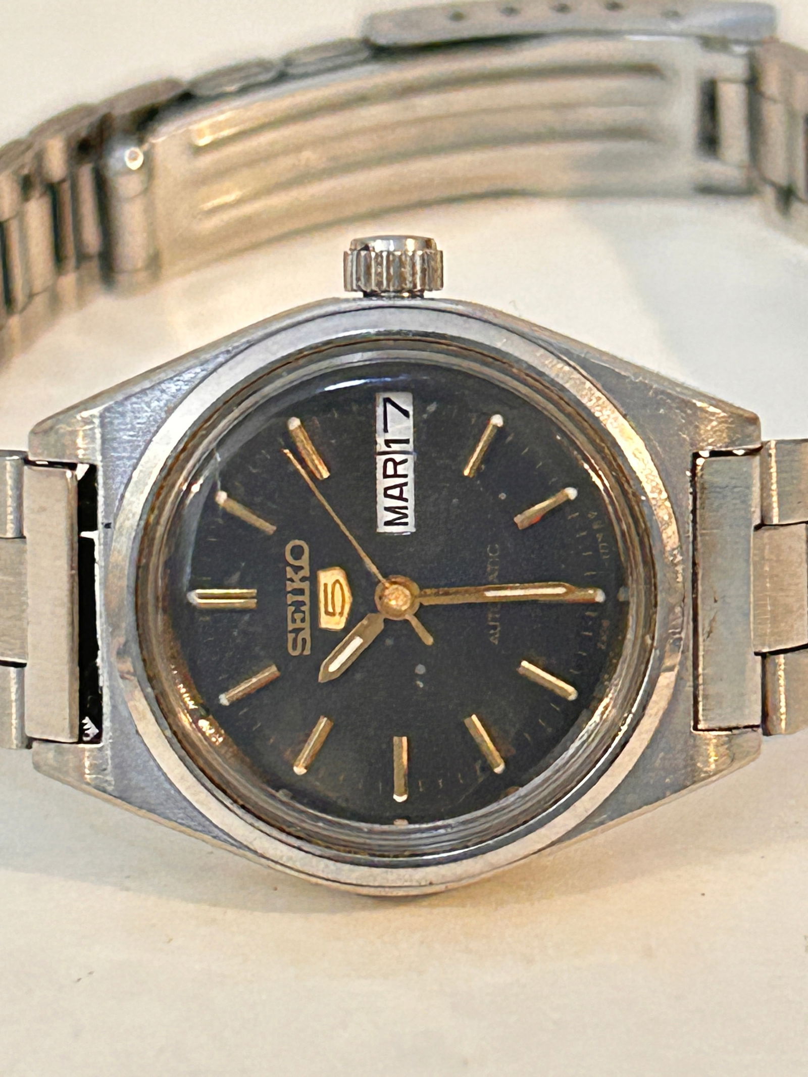 Vintage Seiko 5 Automatic Women's 2906-0341 Day/Date WORKING: Vintage Seiko 5 Automatic Women's 2906-0341 Day/Date WORKING Please view all photos as they are part of the description and condition of this Item, Feel free to contact me with questions or picture re