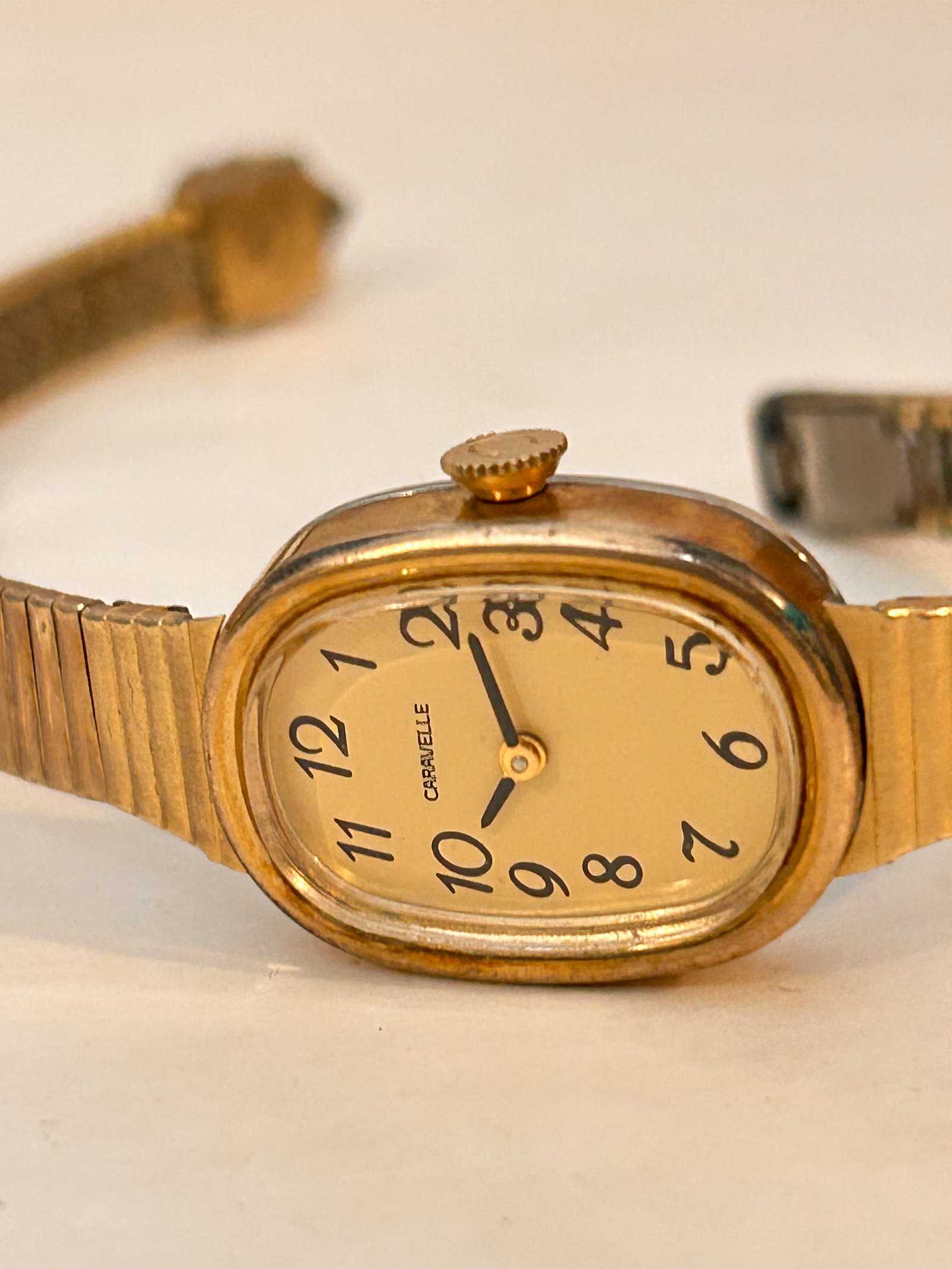 Vintage Caravelle N6 Working Hand Wind Mech Watch Runs: Vintage Caravelle N6 Working Hand Wind Mech Watch Runs Please view all photos as they are part of the description and condition of this Item, Feel free to contact me with questions or picture requests