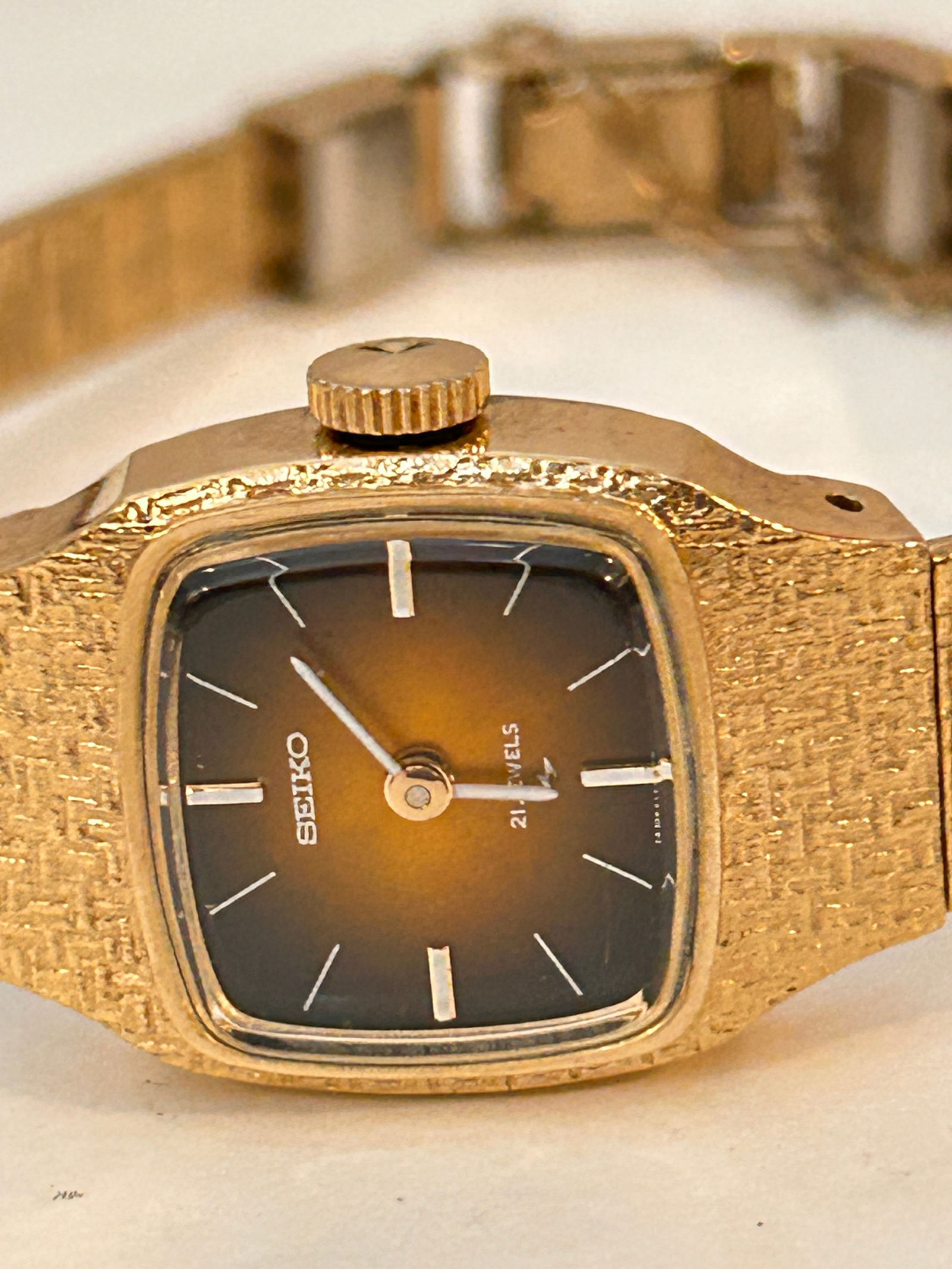 Vintage Seiko gold tone 11-3850 mech Ladies Watch working (1 of 6)