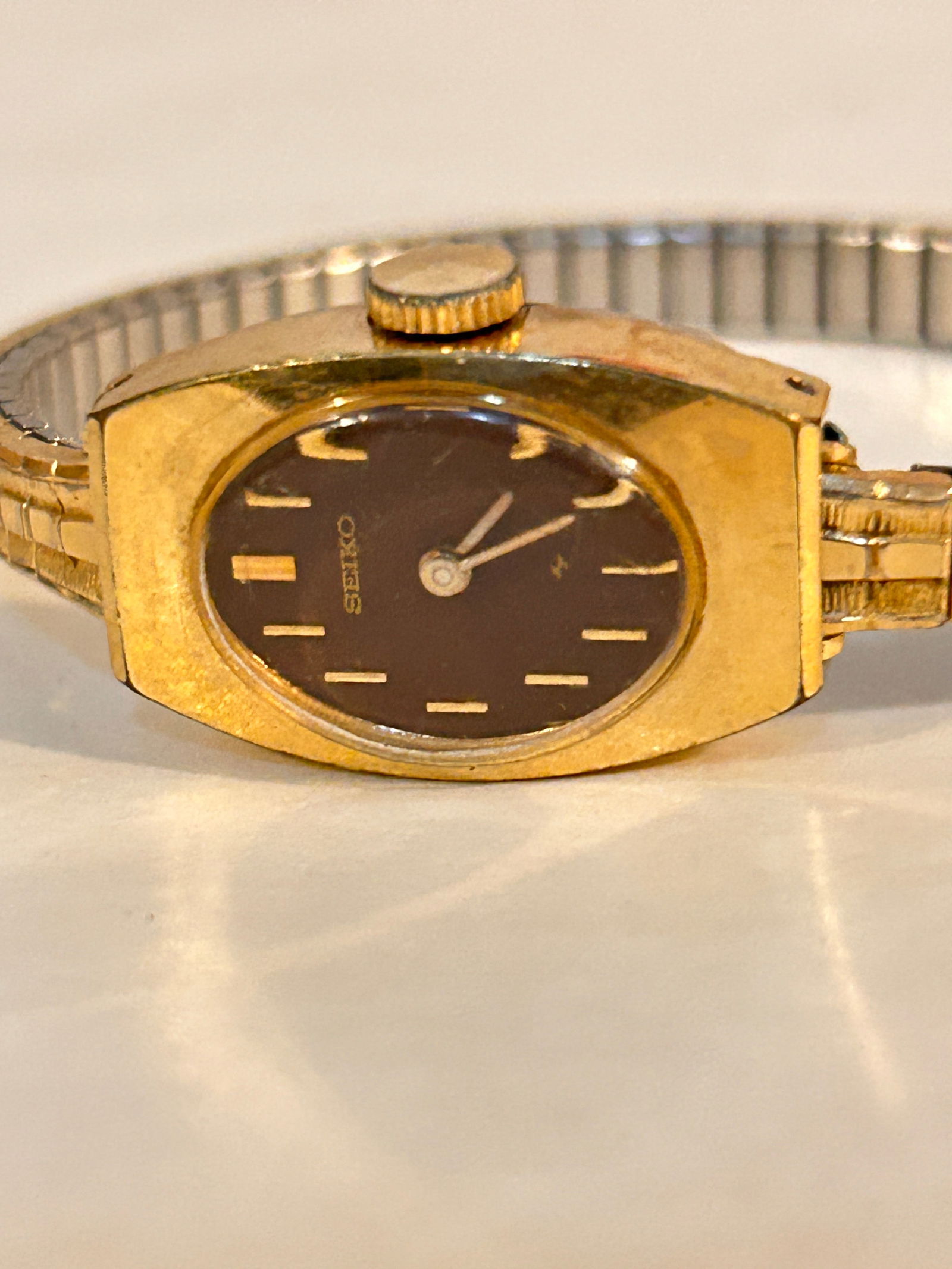 Vintage Seiko gold tone 11-7039 mech Ladies Watch working (1 of 4)