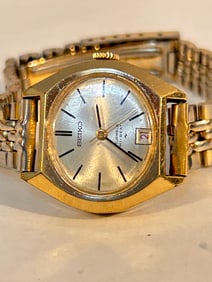 Seiko 17 Jewels Hi Beat Vintage Automatic 2202-7009 working Hi Beat Ladies Watch