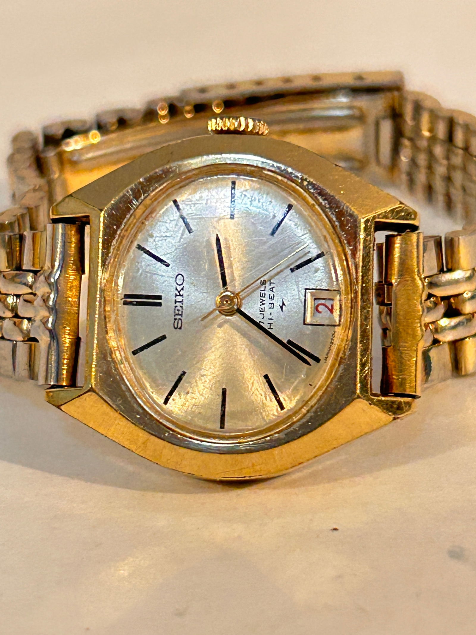 Seiko 17 Jewels Hi Beat Vintage Automatic 2202-7009 working Hi Beat Ladies Watch: Seiko 17 Jewels Hi Beat Vintage Automatic 2202-7009 working Hi Beat Ladies Watch Please view all photos as they are part of the description and condition of this Item, Feel free to contact me with que