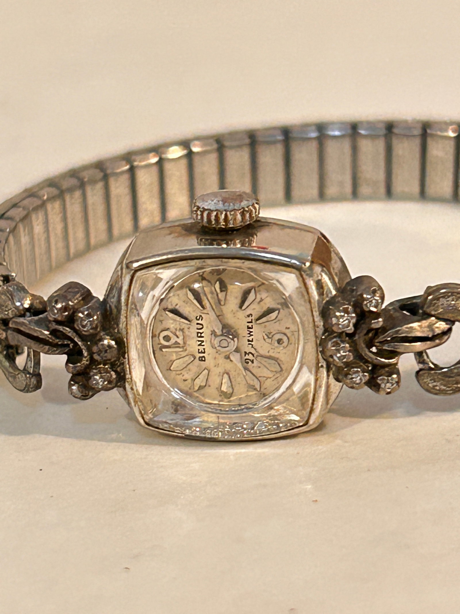 Vintage Benrus 23 jewels Ladies 10k gold filled working Watch Mechanical Wind Up: Vintage Benrus 23 jewels Ladies 10k gold filled working Watch Mechanical Wind Up Please view all photos as they are part of the description and condition of this Item, Feel free to contact me with que
