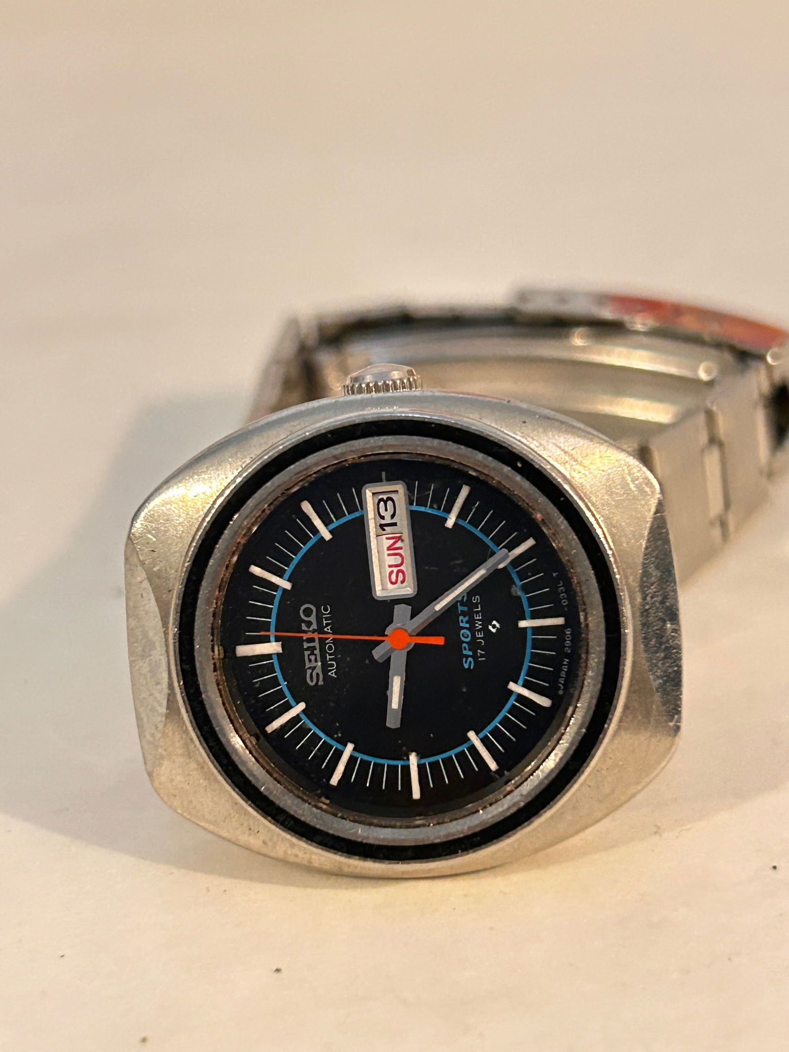 Vintage Seiko Automatic Sport 17 jewels 2906-0170 Day/Date WORKING: Vintage Seiko Automatic Sport 17 jewels 2906-0170 Day/Date WORKING Please view all photos as they are part of the description and condition of this Item, Feel free to contact me with questions or pict