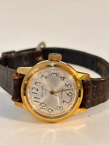 Vtg LP Dufonte Ladies working Watch Gold Tone