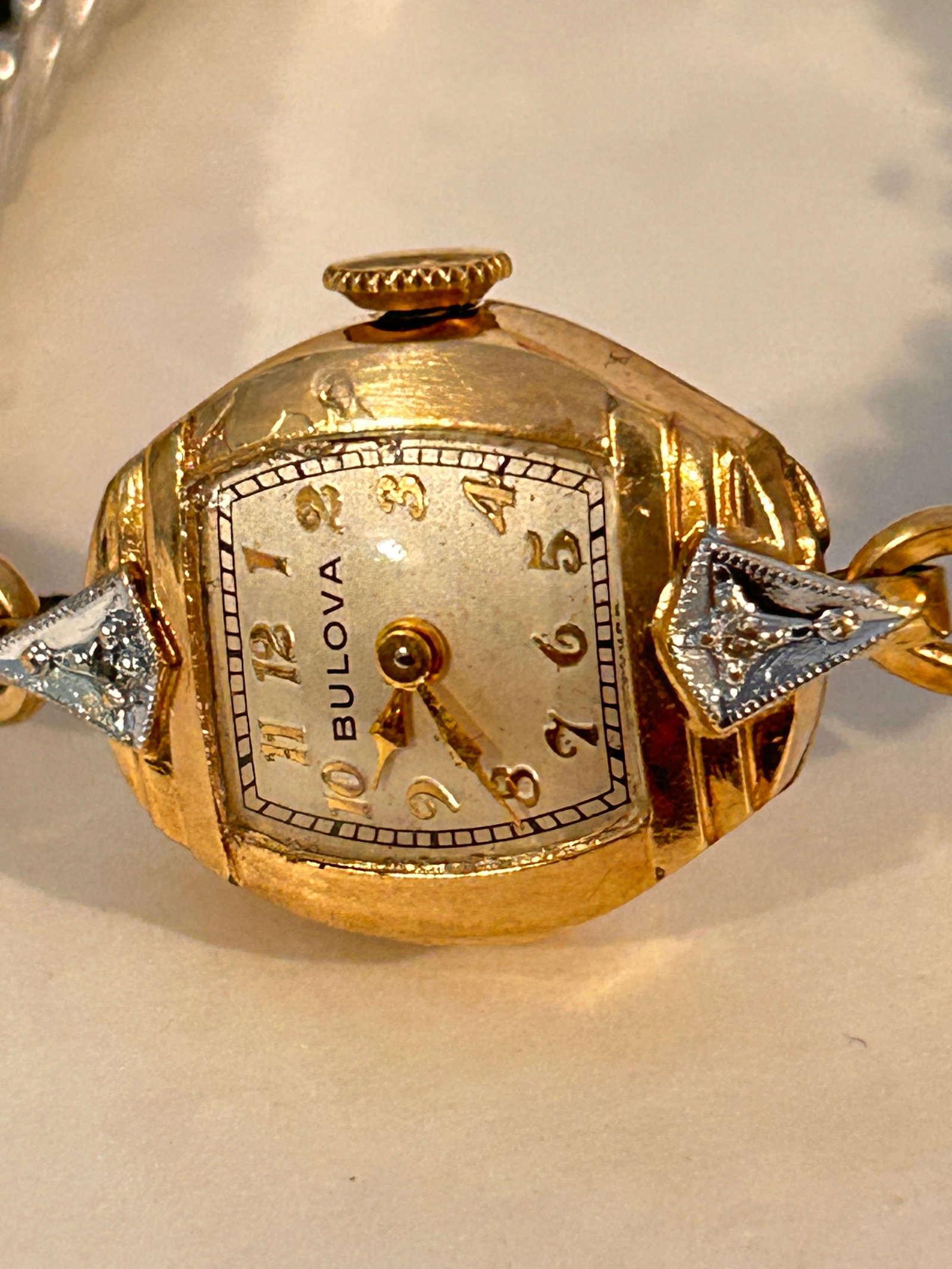 Vintage Bulova 1960's Manual Wind working Ladies 10K gold filled Watch: Vintage Bulova 1960's Manual Wind working Ladies 10K gold filled Watch Please view all photos as they are part of the description and condition of this Item, Feel free to contact me with questions or 