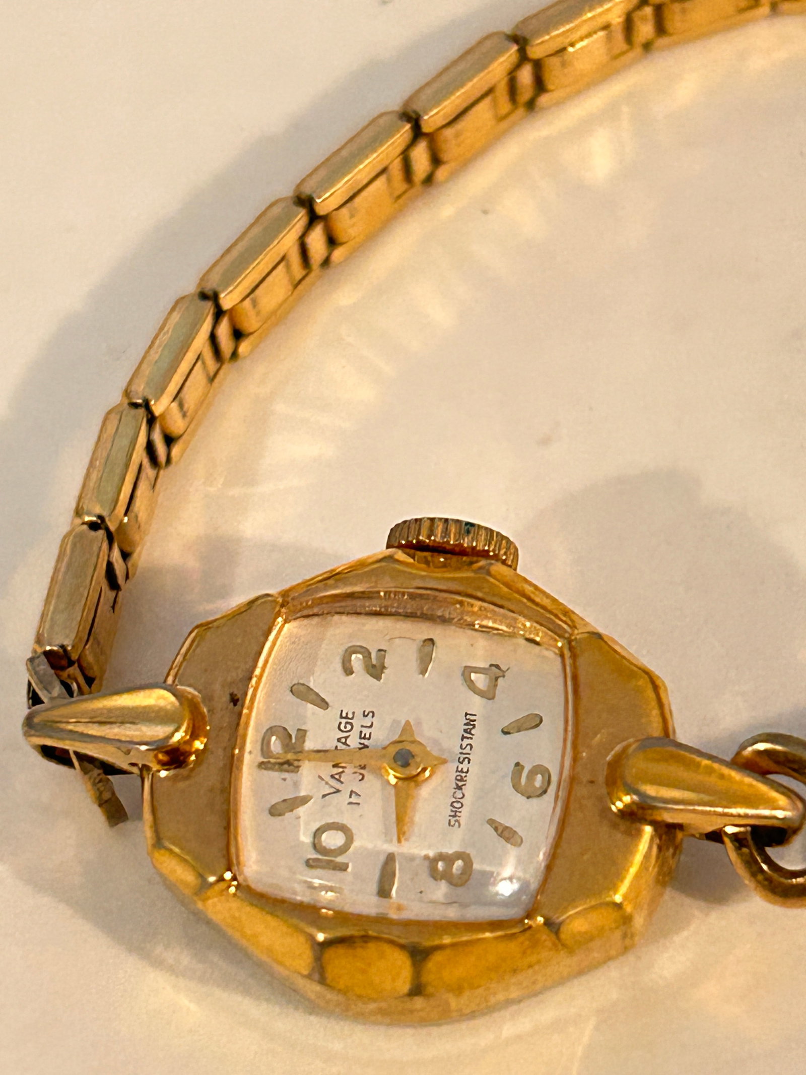 Vintage Vantage Watch Ladies 10k gold filled working: Vintage Vantage Watch Ladies 10k gold filled working Please view all photos as they are part of the description and condition of this Item, Feel free to contact me with questions or picture requests! 