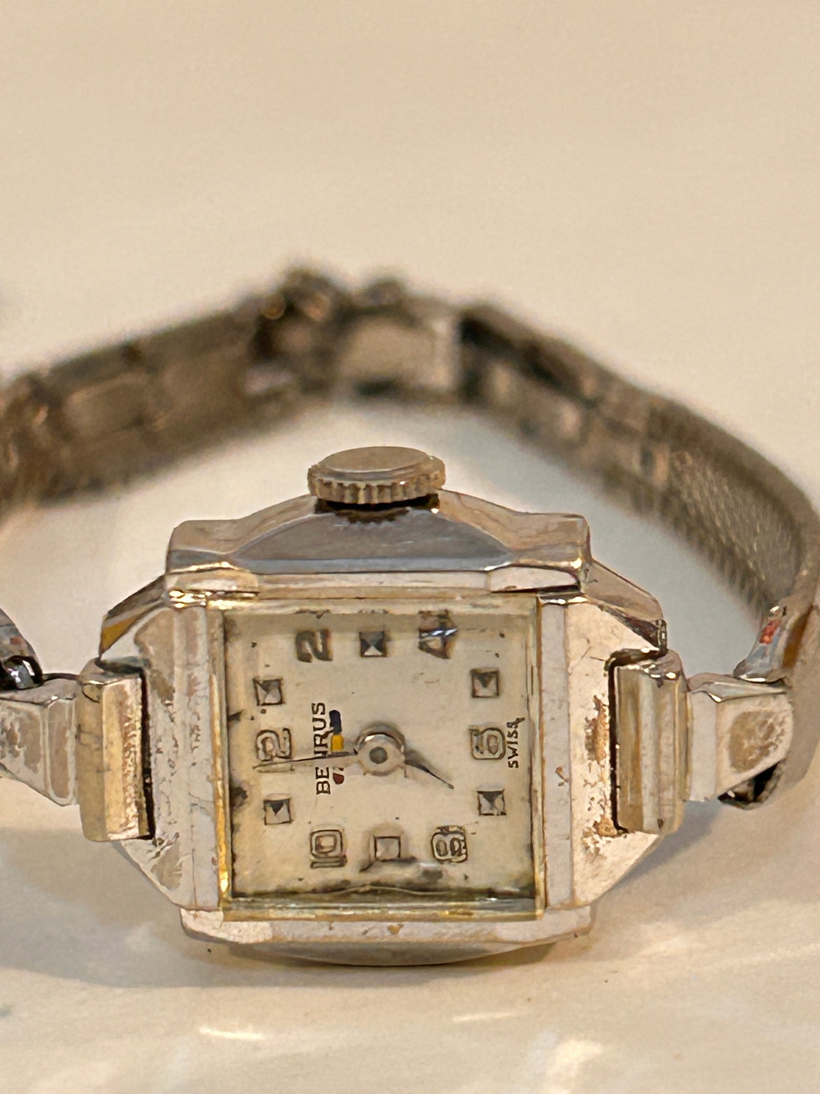 Vintage Benrus 10K gold filled mech working Watch: Vintage Benrus 10K gold filled mech working Watch Please view all photos as they are part of the description and condition of this Item, Feel free to contact me with questions or picture requests! Use