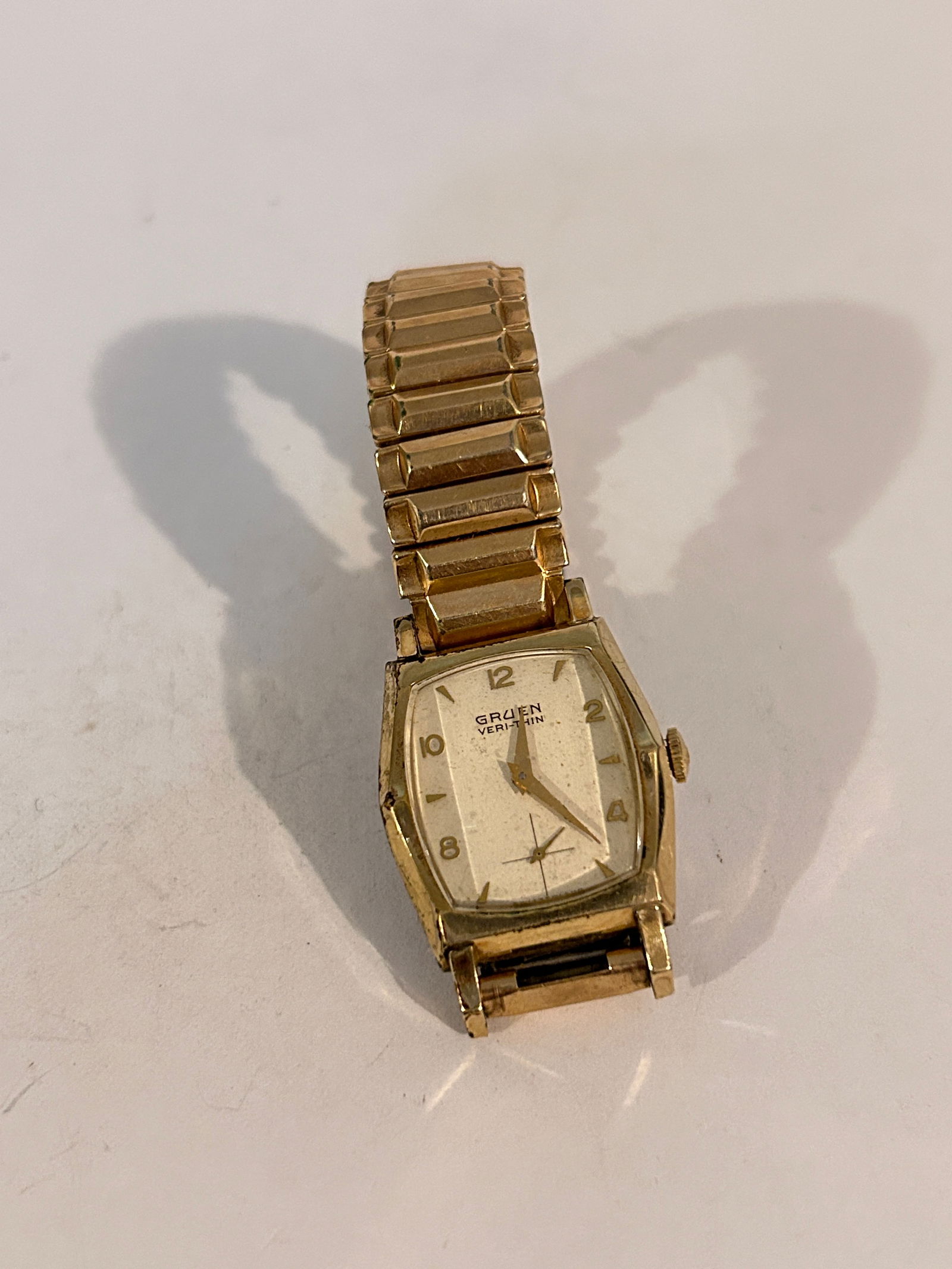 Vintage Gruen Veri Thin men's manual wind watch 10K G.F swiss 1952: Vintage Gruen Veri Thin men's manual wind watch 10K G.F swiss 1952 Please view all photos as they are part of the description and condition of this Item, Feel free to contact me with questions or pict
