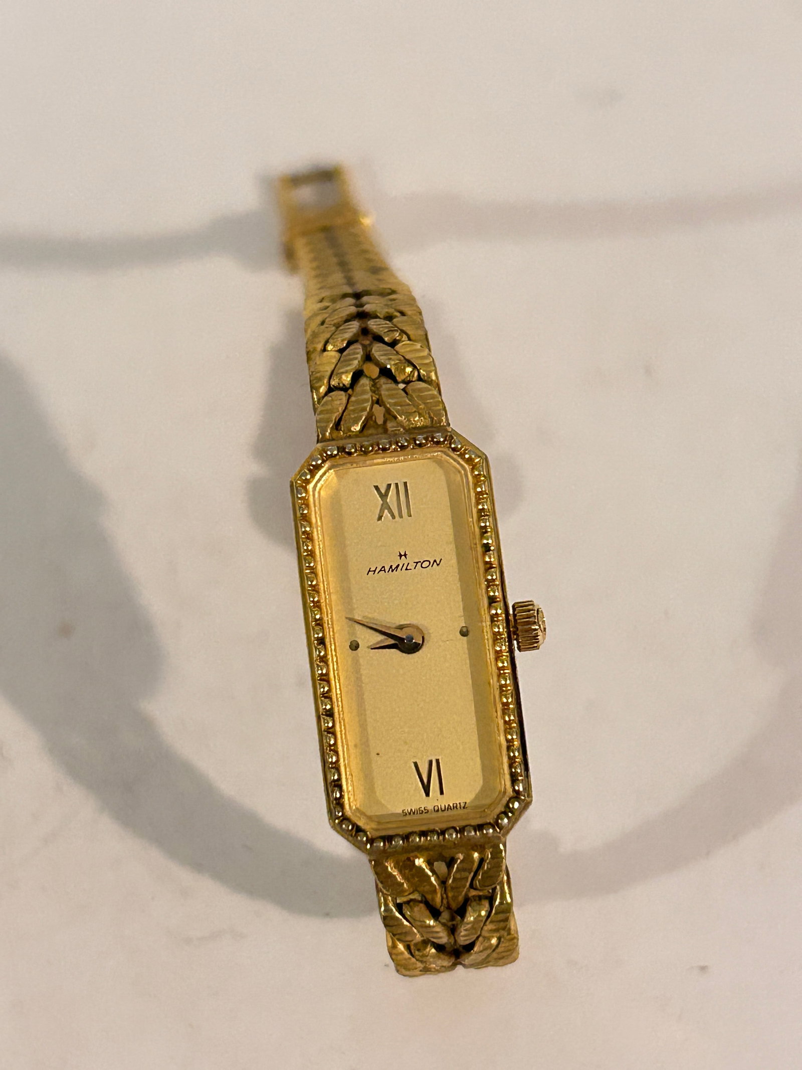 Vintage Hamilton Gold Tone Women's working Quartz Watch 8182: Vintage Hamilton Gold Tone Women's working Quartz Watch 8182 Please view all photos as they are part of the description and condition of this Item, Feel free to contact me with questions or picture re