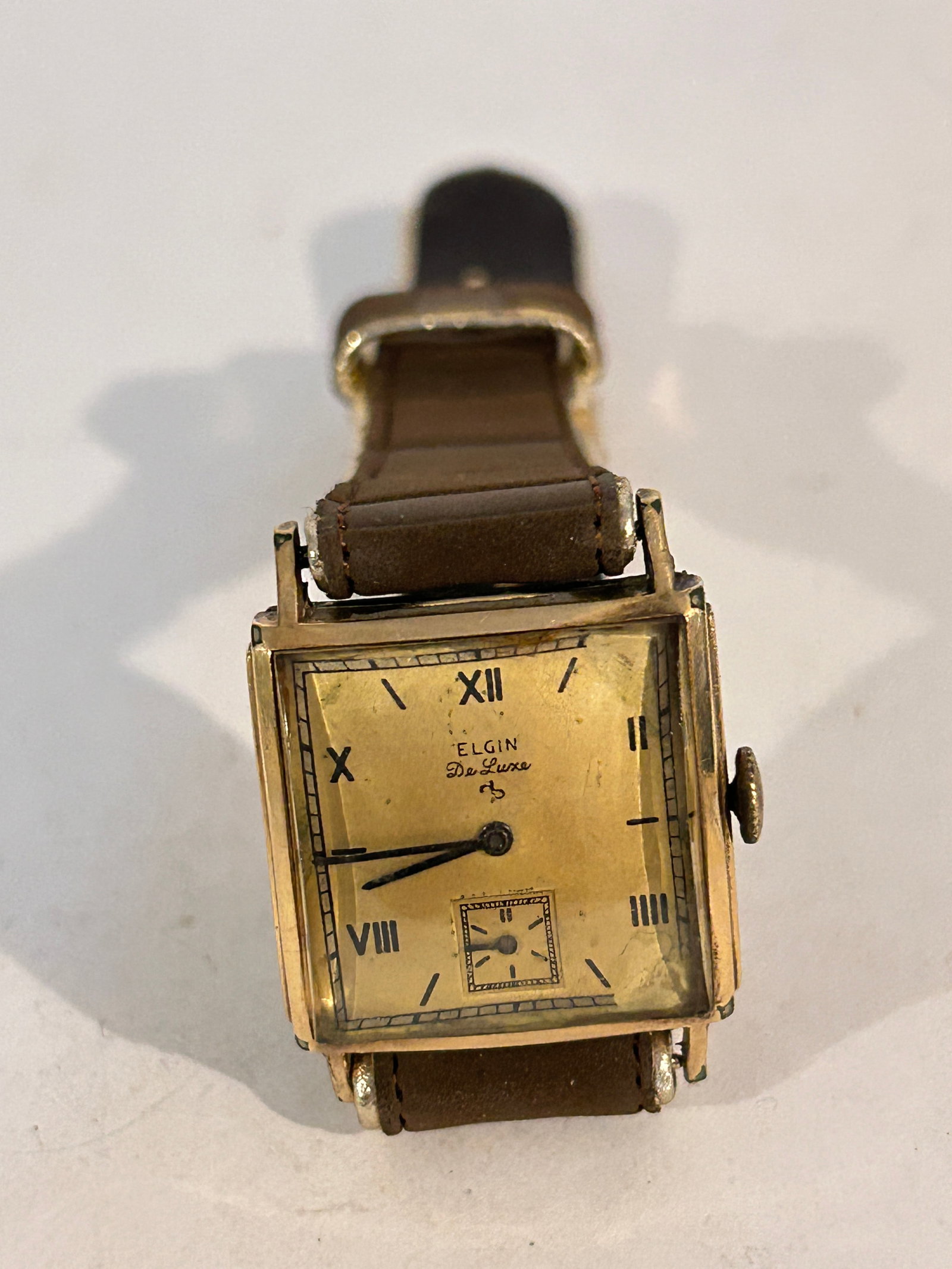 ELGIN DELUXE 17 Jewel Manual Wind 10K Gold Filled Art Deco working Watch: ELGIN DELUXE 17 Jewel Manual Wind 10K Gold Filled Art Deco working Watch Please view all photos as they are part of the description and condition of this Item, Feel free to contact me with questions o