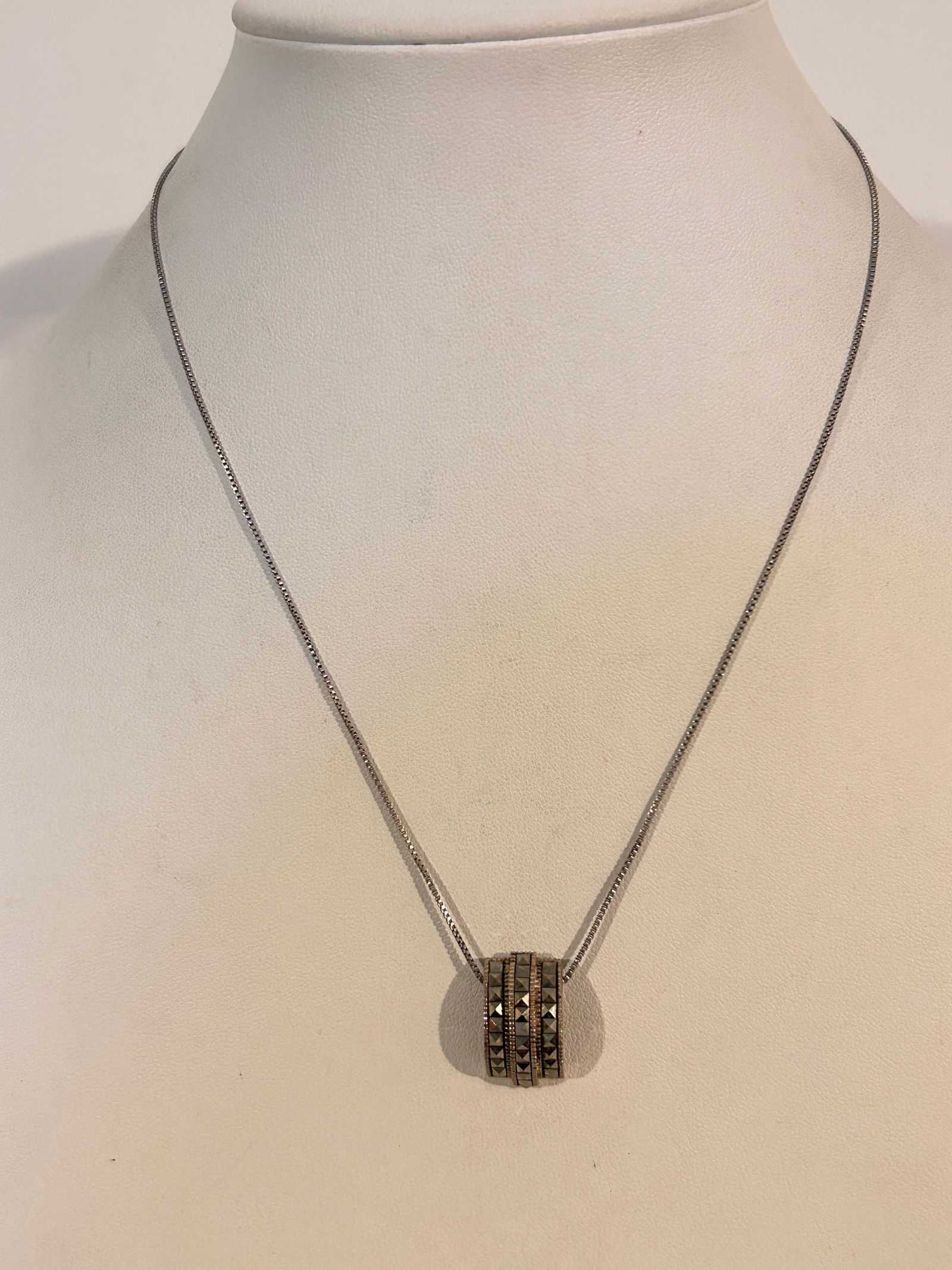 Vintage Sterling Silver marcasite modernist pendant Necklace 17": Vintage Sterling Silver marcasite modernist pendant Necklace 17" Please view all photos as they are part of the description and condition of this Item, Feel free to contact me with questions or pictur