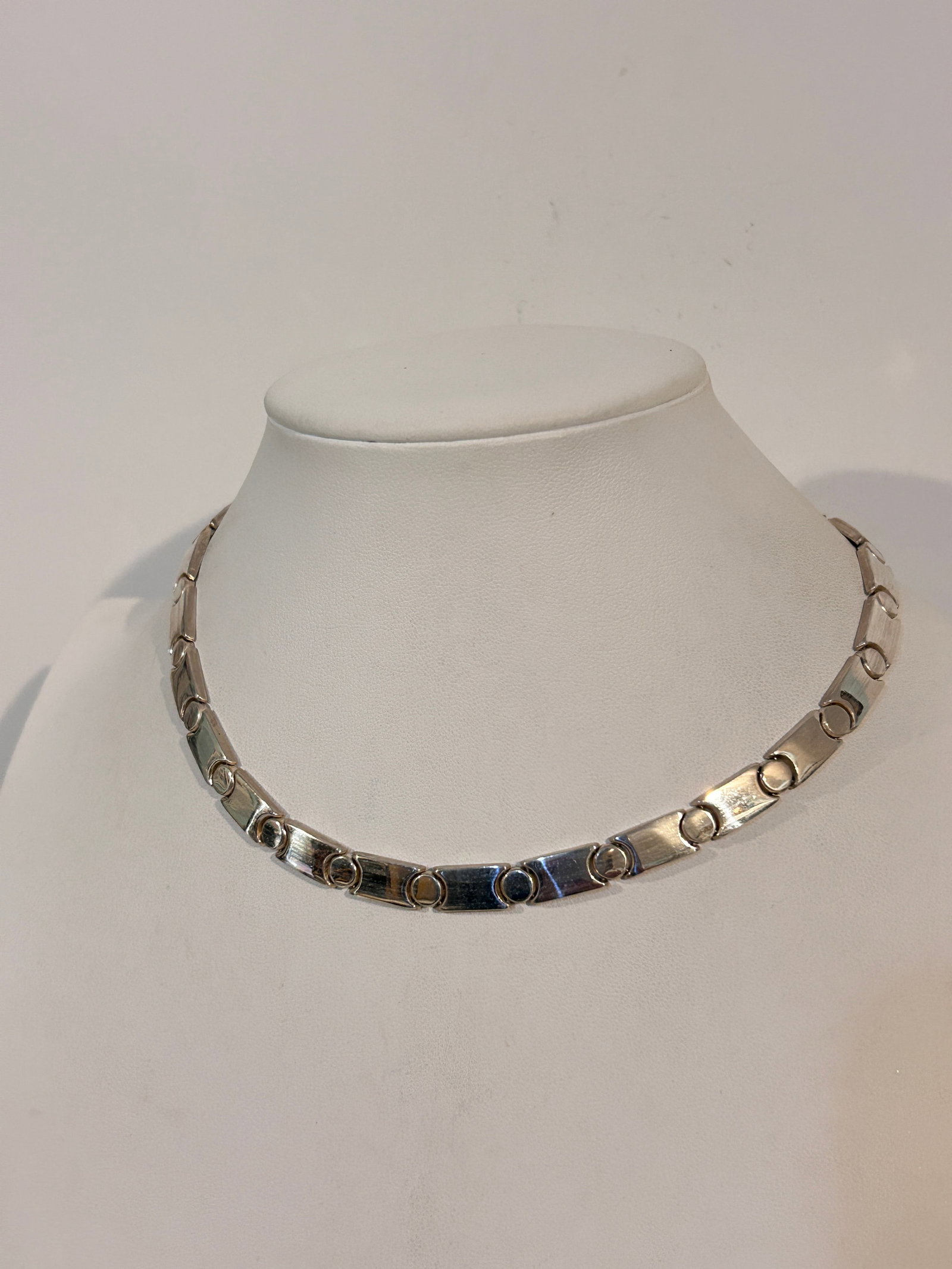 Vintage Sterling Silver Italy choker heavy 13" Necklace: Vintage Sterling Silver Italy choker heavy 13" Necklace Please view all photos as they are part of the description and condition of this Item, Feel free to contact me with questions or picture request