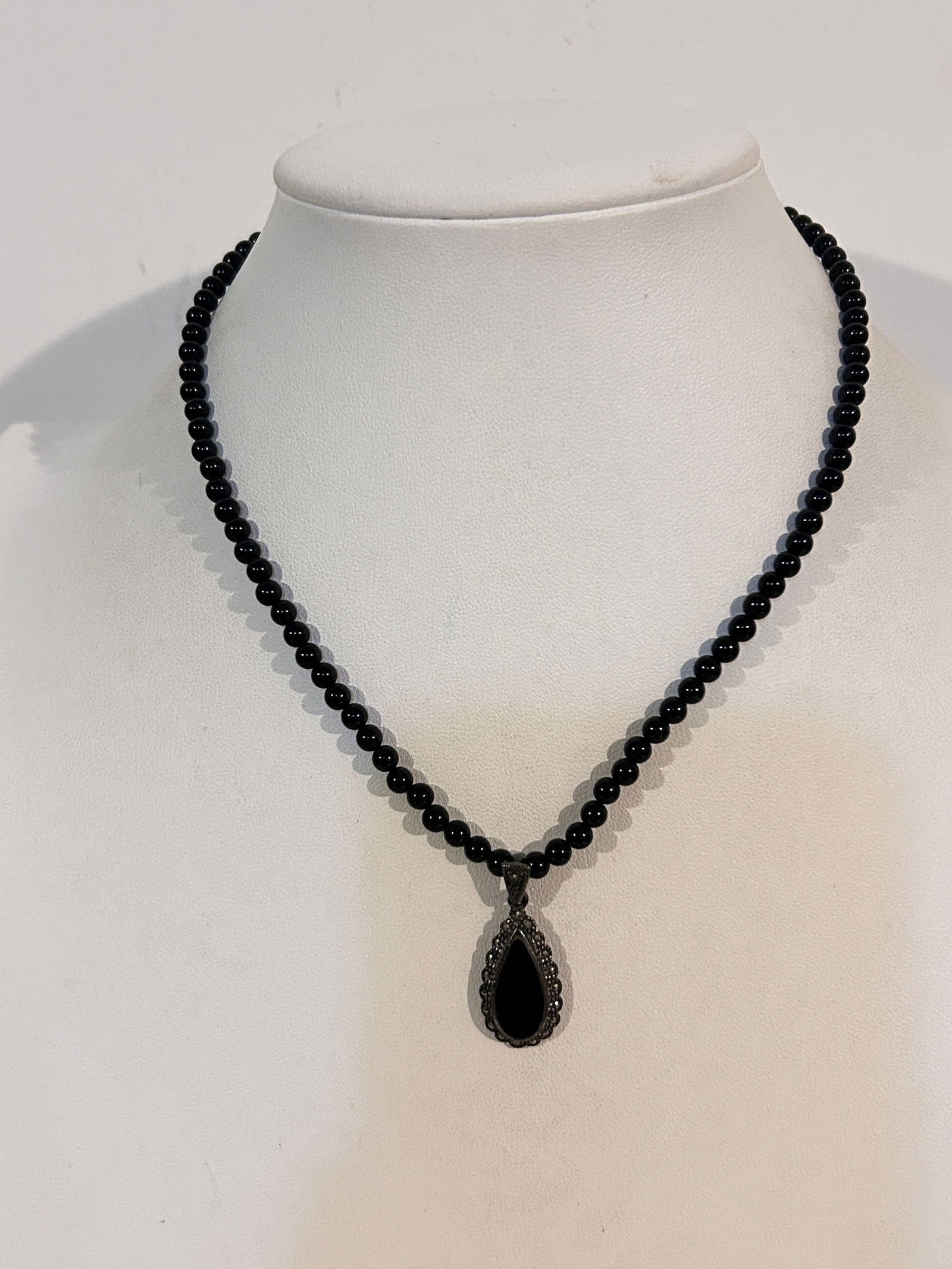 Vintage Sterling Silver onyx beaded marcasite pendant Necklace 15": Vintage Sterling Silver onyx beaded marcasite pendant Necklace 15" Please view all photos as they are part of the description and condition of this Item, Feel free to contact me with questions or pict