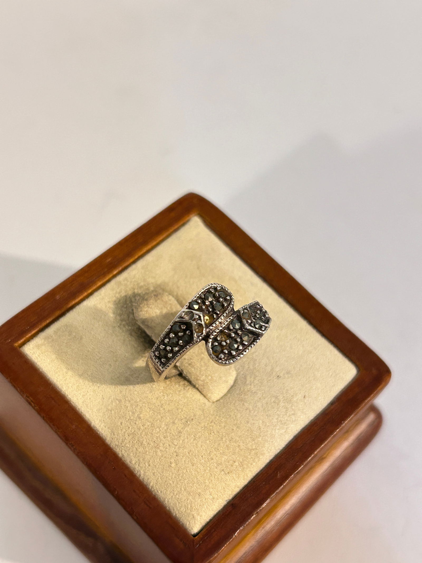 Vintage Sterling Silver marcasite Ring sz 6.5 missing stones (1 of 4)