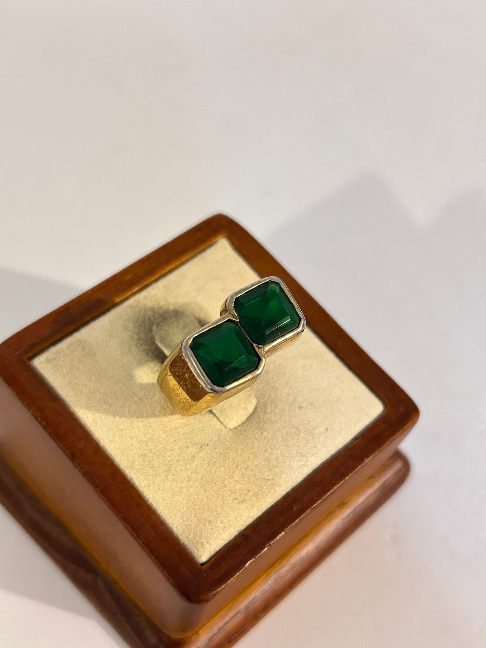 Vintage Sterling Silver green glass Ring sz 8 (1 of 5)