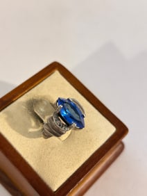 Vintage Sterling Silver Tailand blue stone Ring sz 8