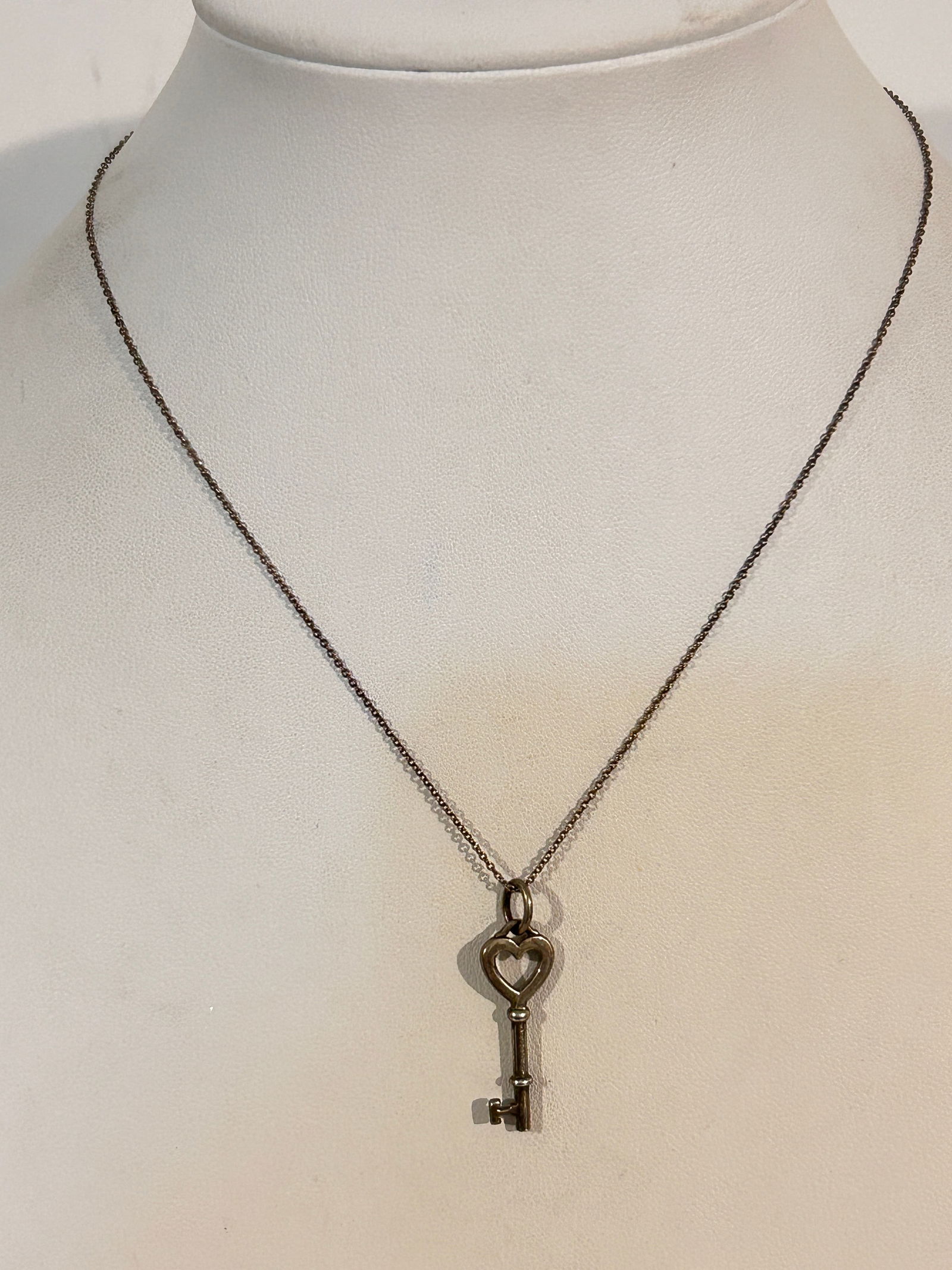 Tiffany & Co - Sterling Silver Heart Skeleton Key 1" Pendant Necklace 16" (1 of 5)