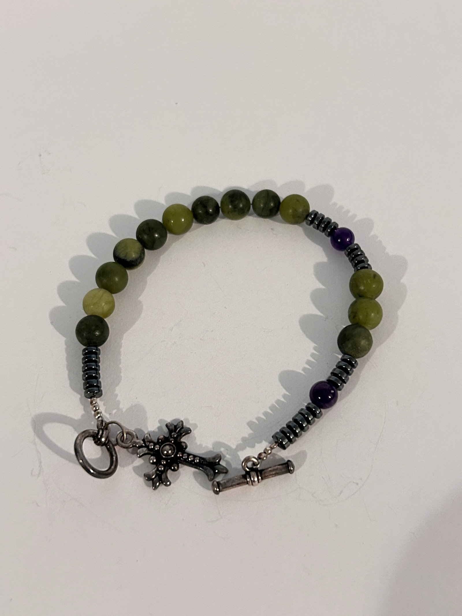 Vintage green Tourmaline bead Bracelet 8": Vintage green Tourmaline bead Bracelet 8" Please view all photos as they are part of the description and condition of this Item, Feel free to contact me with questions or picture requests! Used Item A