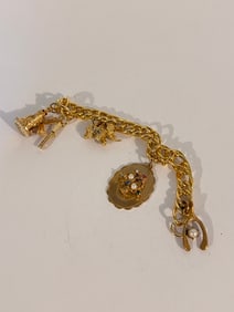 Vintage gold tone charm Bracelet 8"