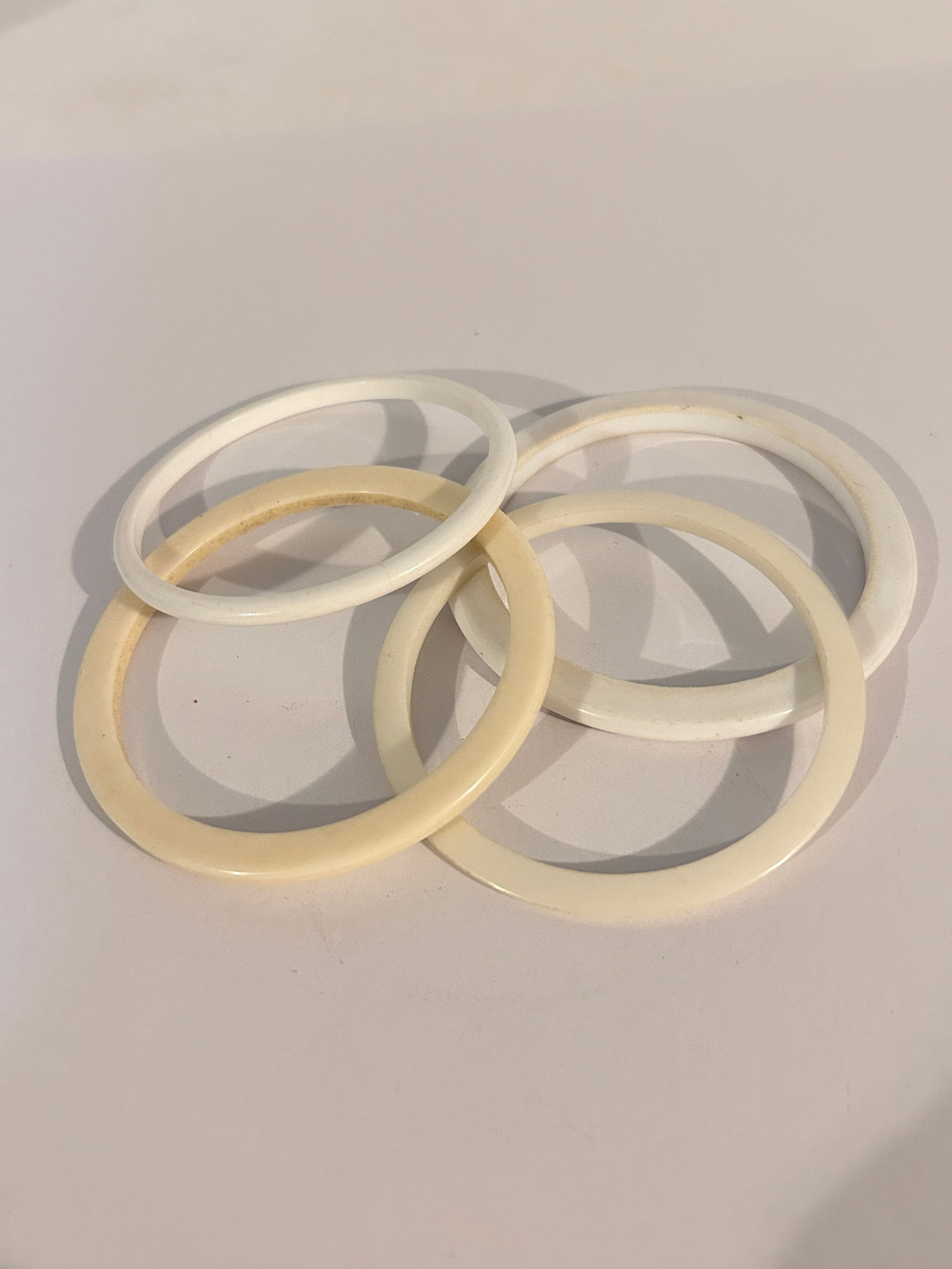 Vintage lot of 4 white Acrylic Bracelets 7 to 8": Vintage lot of 4 white Acrylic Bracelets 7 to 8" Please view all photos as they are part of the description and condition of this Item, Feel free to contact me with questions or picture requests! Used