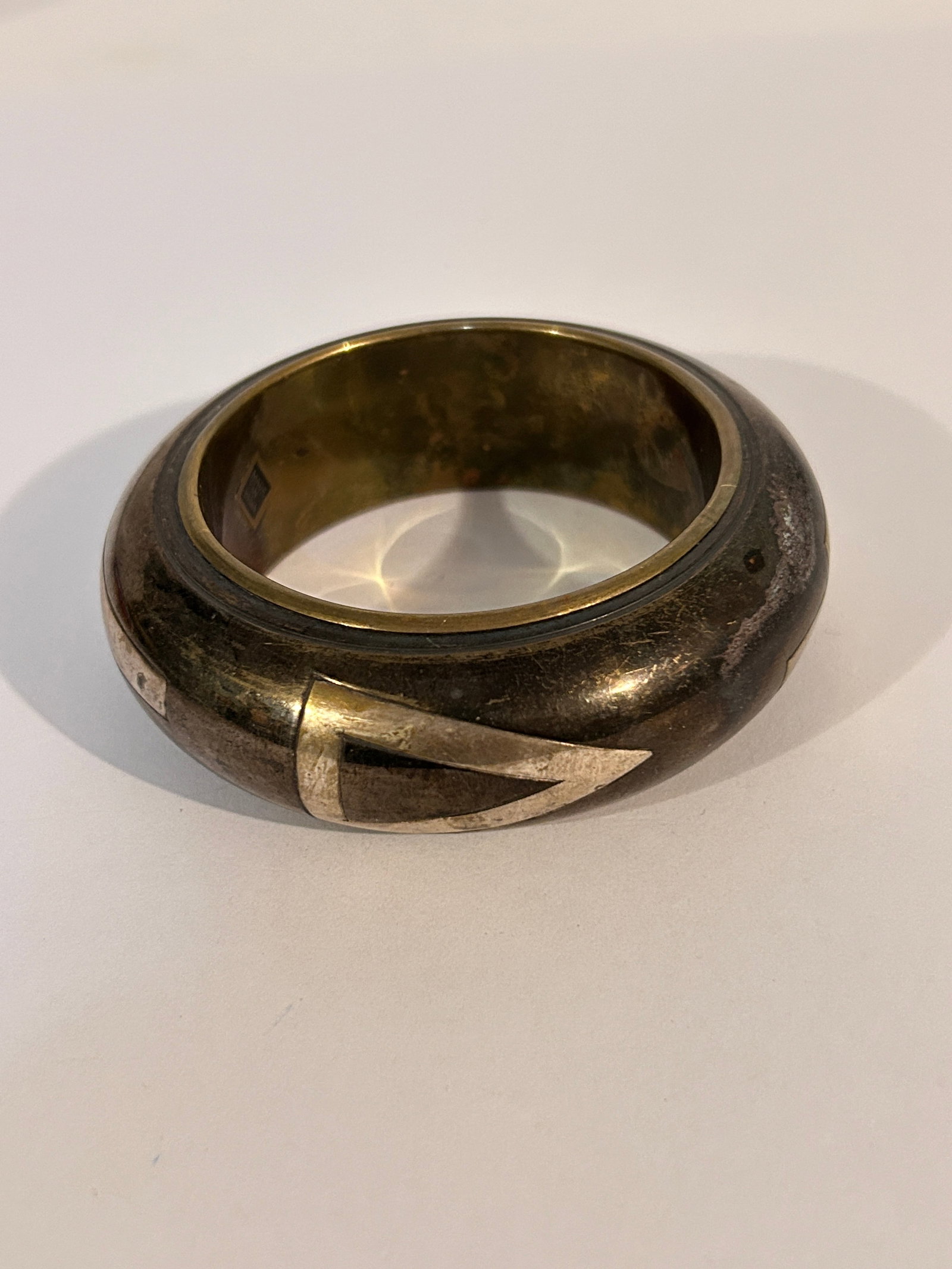 Vintage Wide Brass made in India wide Bracelet 8": Vintage Wide Brass made in India wide Bracelet 8" Please view all photos as they are part of the description and condition of this Item, Feel free to contact me with questions or picture requests! Use