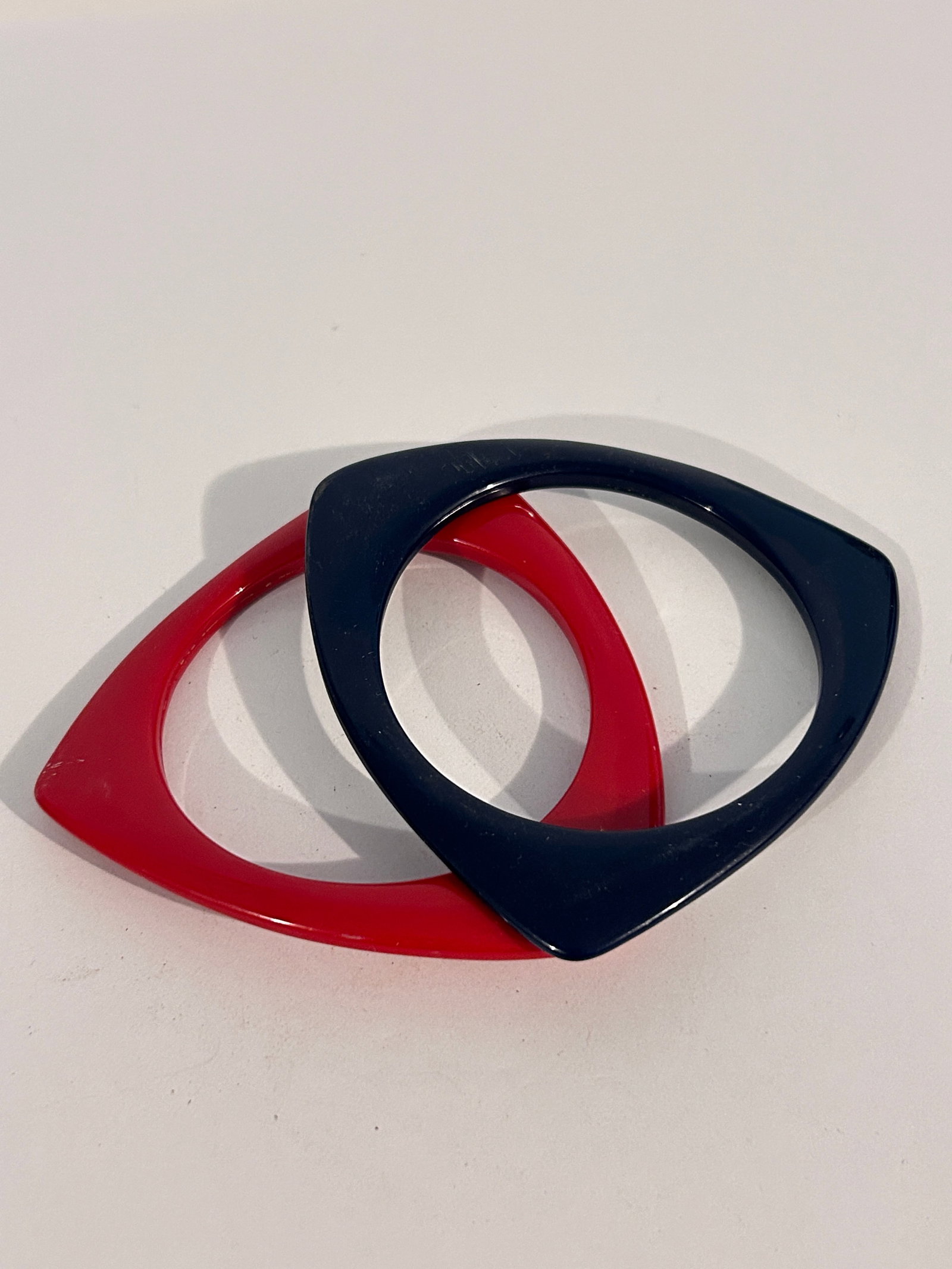 2 Vintage Acrylic triangle Bracelets 7": 2 Vintage Acrylic triangle Bracelets 7" Please view all photos as they are part of the description and condition of this Item, Feel free to contact me with questions or picture requests! Used Item AS 