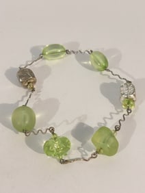 Vintage green bead Bracelet 8"