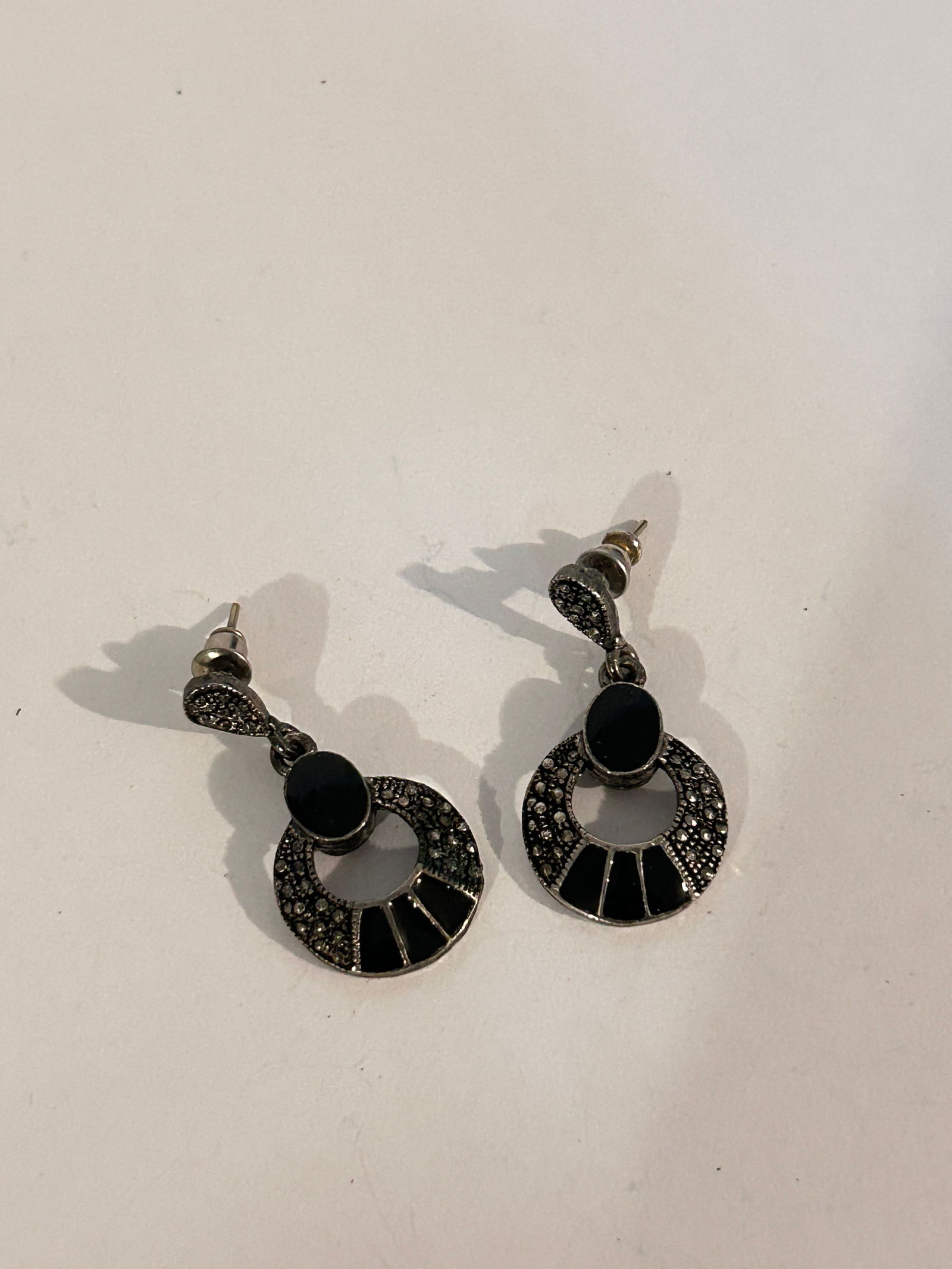 Vintage marcasite onyx Pierced Earrings: Vintage marcasite onyx Pierced Earrings Please view all photos as they are part of the description and condition of this Item, Feel free to contact me with questions or picture requests! Used Item AS