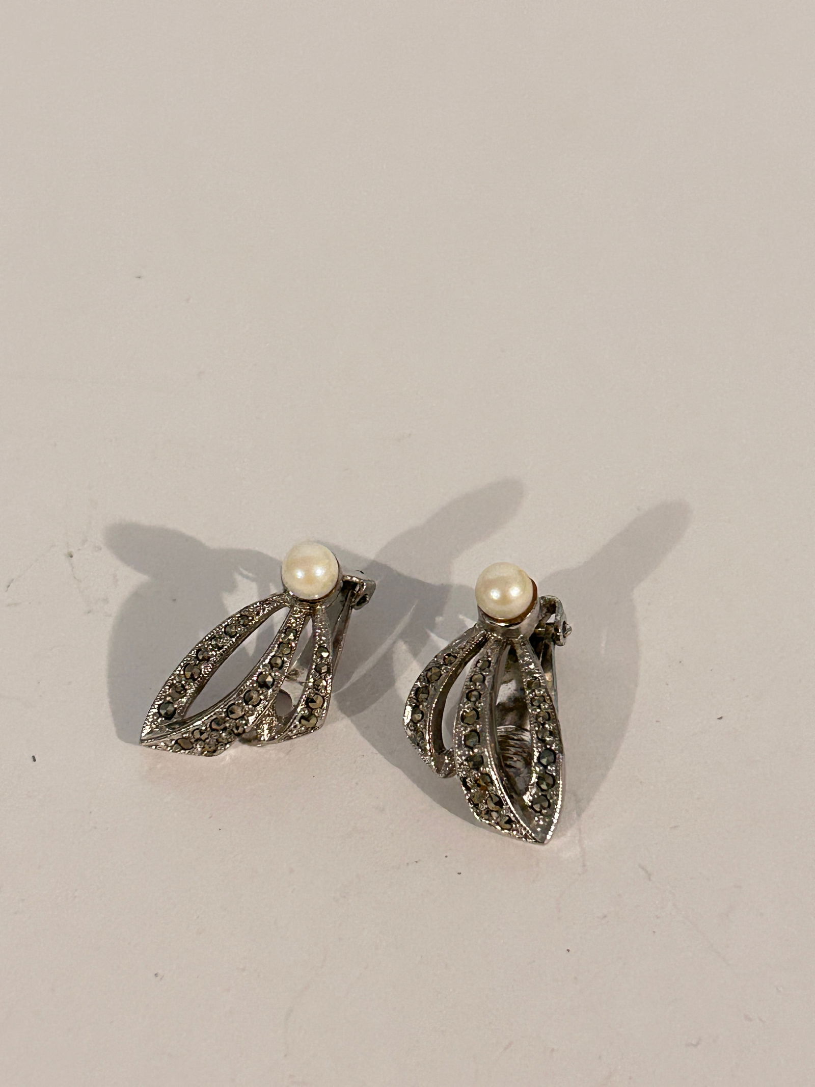 Vintage Sphinx clip on marcasite Earrings: Vintage Sphinx clip on marcasite Earrings Please view all photos as they are part of the description and condition of this Item, Feel free to contact me with questions or picture requests! Used Item A