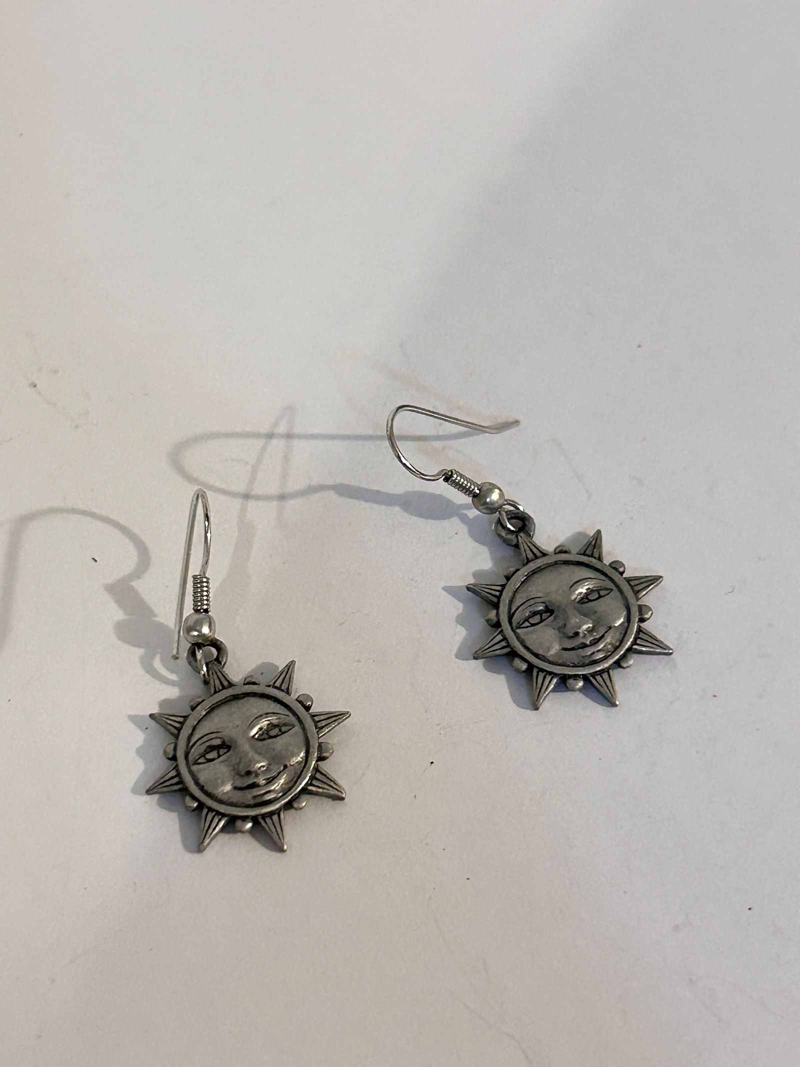Vintage JJ Jonette Pewter sun Earrings: Vintage JJ Jonette Pewter sun Earrings Please view all photos as they are part of the description and condition of this Item, Feel free to contact me with questions or picture requests! Used Item AS I