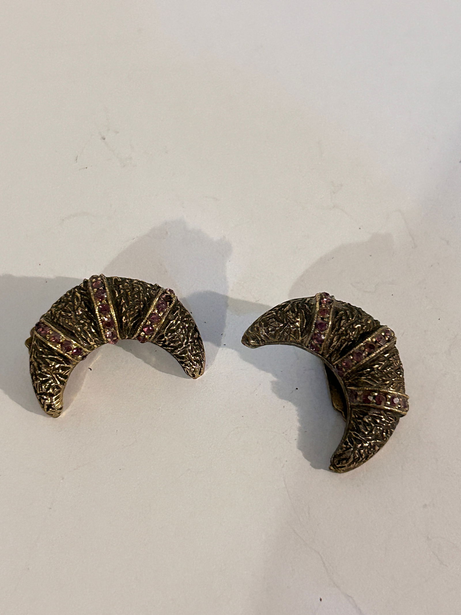 Vintage rhinestone moon Earrings: Vintage rhinestone moon Earrings Please view all photos as they are part of the description and condition of this Item, Feel free to contact me with questions or picture requests! Used Item AS IS