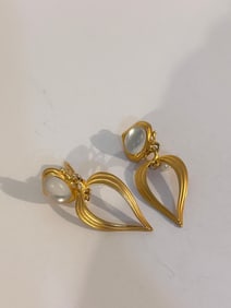 Vintage Made in the U.S Gold tone Earrings