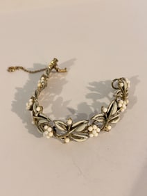 Vintage white enamal floral Coro Bracelet 7"