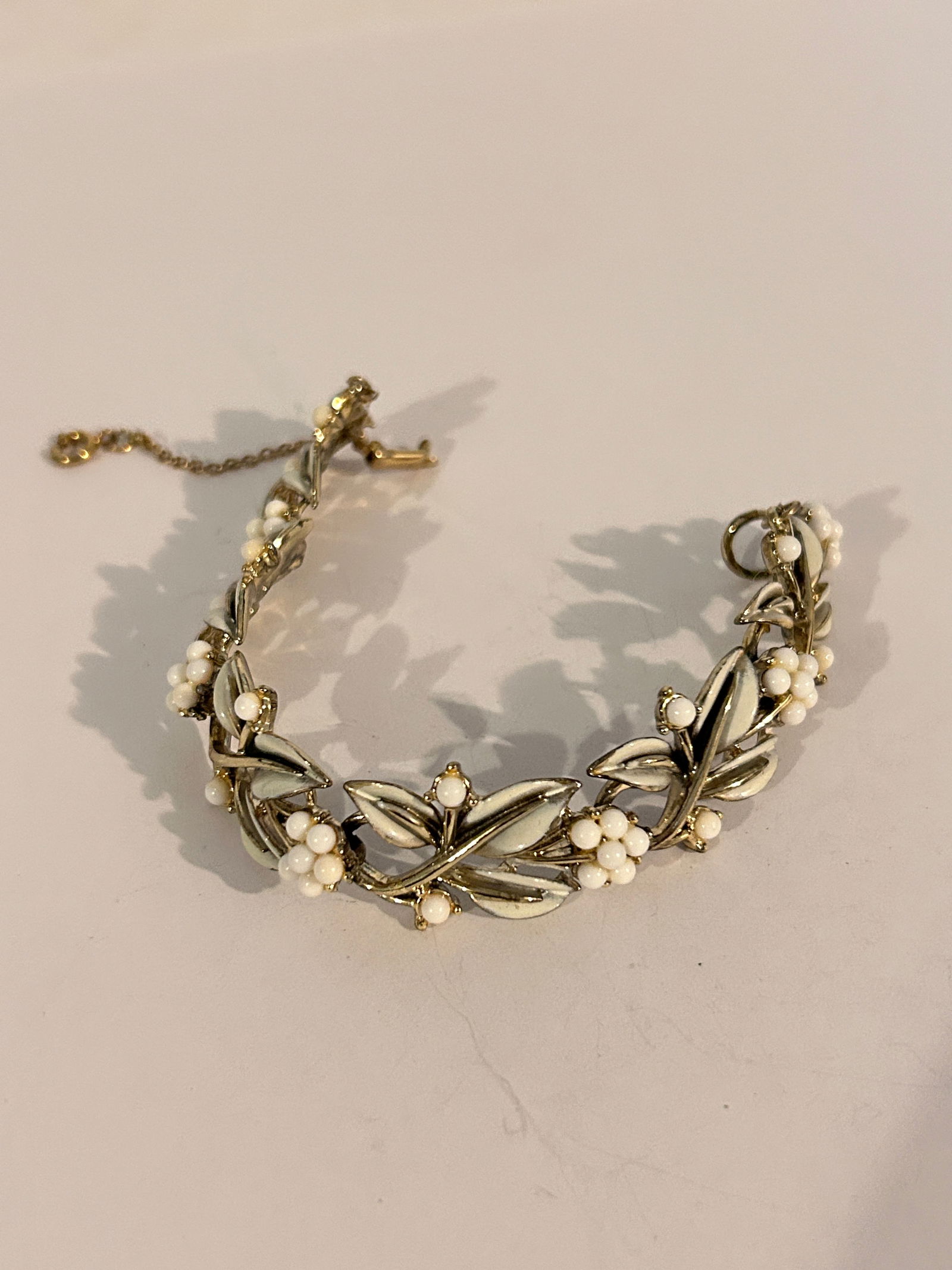 Vintage white enamal floral Coro Bracelet 7": Vintage white enamal floral Coro Bracelet 7" Please view all photos as they are part of the description and condition of this Item, Feel free to contact me with questions or picture requests! Used Ite