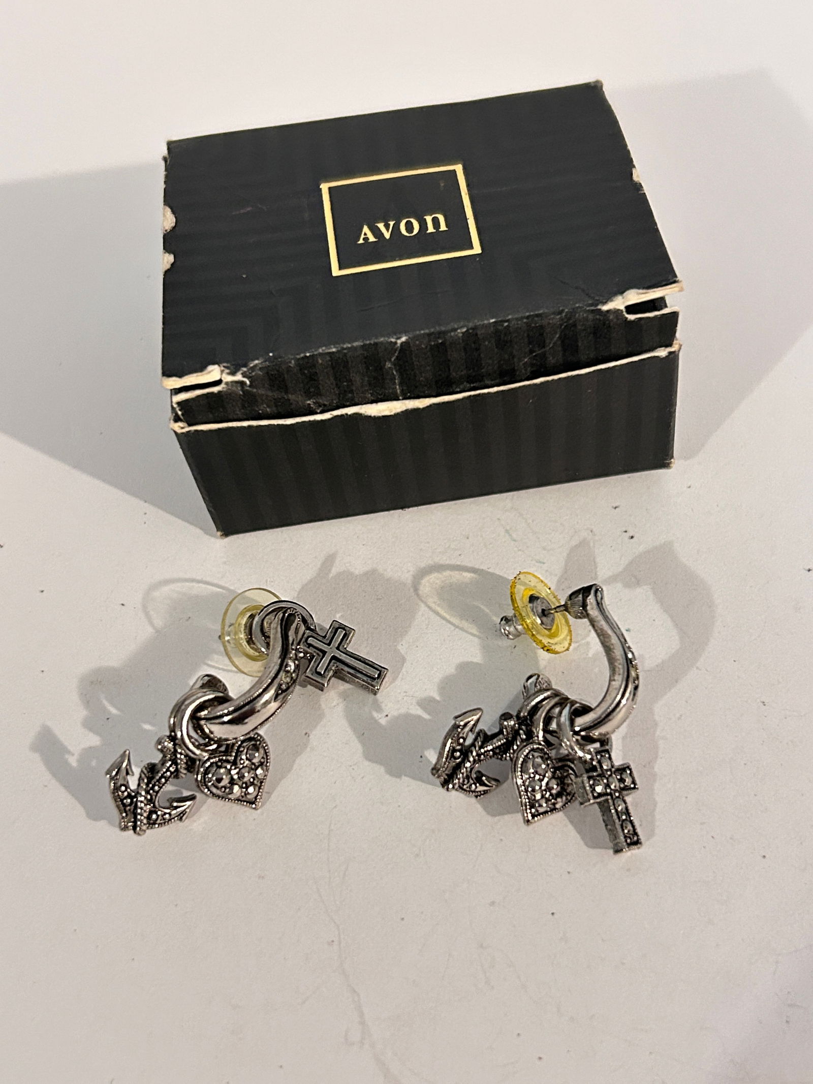 Vintage Marcasite Hoops Avon Earrings: Vintage Marcasite Hoops Avon Earrings Please view all photos as they are part of the description and condition of this Item, Feel free to contact me with questions or picture requests! Used Item AS IS