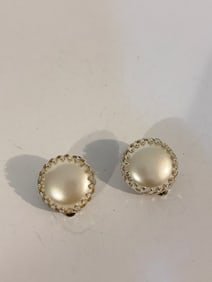 Vintage clip on pearl Earrings