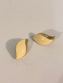 Vintage white enamel gold tone Earrings