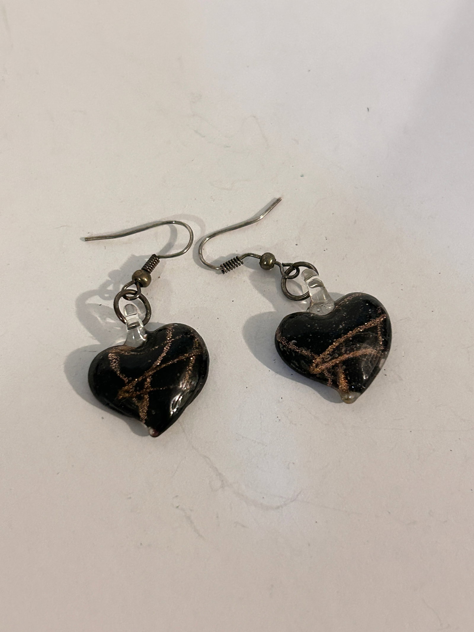 Vintage Murano glass heart Earrings: Vintage Murano glass heart Earrings Please view all photos as they are part of the description and condition of this Item, Feel free to contact me with questions or picture requests! Used Item AS IS
