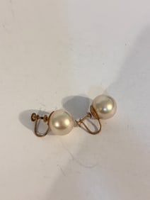 Vintage screw back pearl Earrings