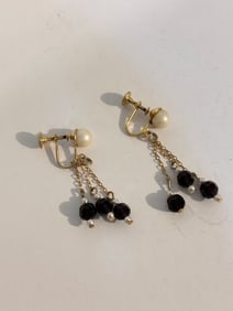 Vintage gold tone dangle Earrings