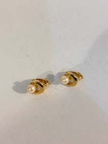 Vintage gold tone pearl Earrings