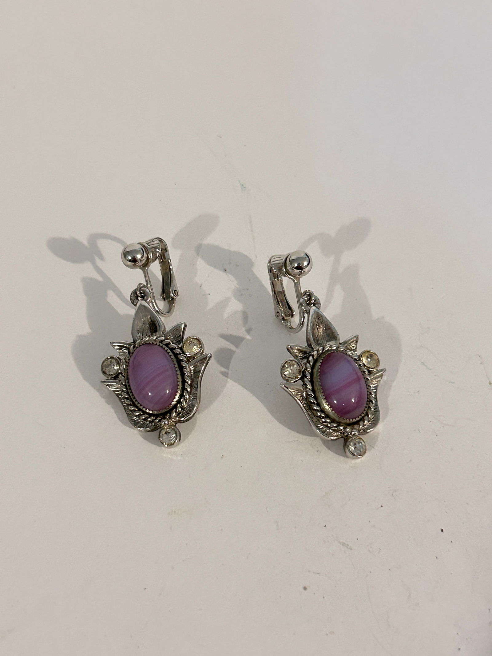 Vintage purple stone Earrings: Vintage purple stone Earrings Please view all photos as they are part of the description and condition of this Item, Feel free to contact me with questions or picture requests! Used Item AS IS
