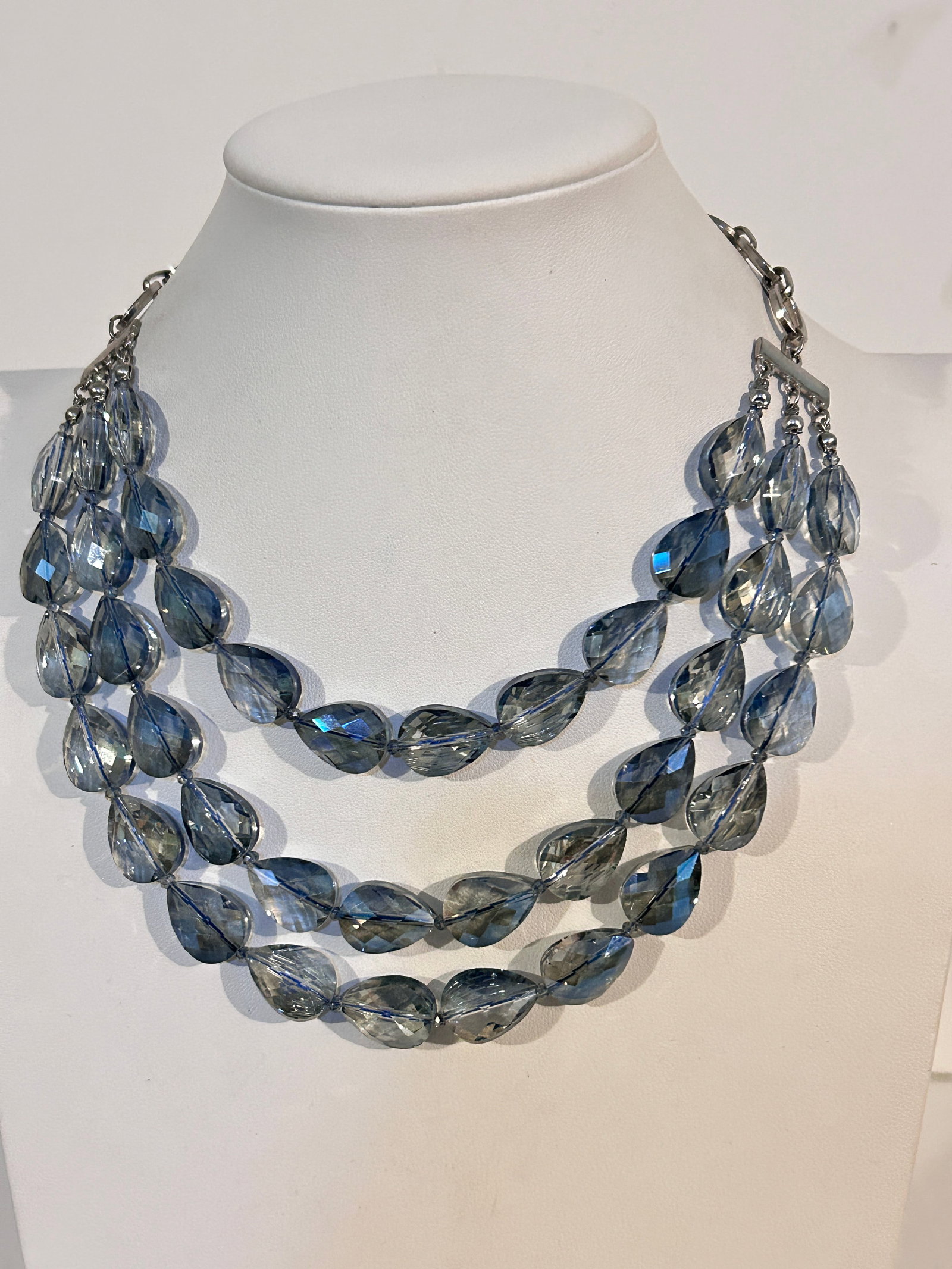 Vintage triple strand Blue Glass bead Necklace sz 18": Vintage triple strand Blue Glass bead Necklace sz 18" Please view all photos as they are part of the description and condition of this Item, Feel free to contact me with questions or picture requests!