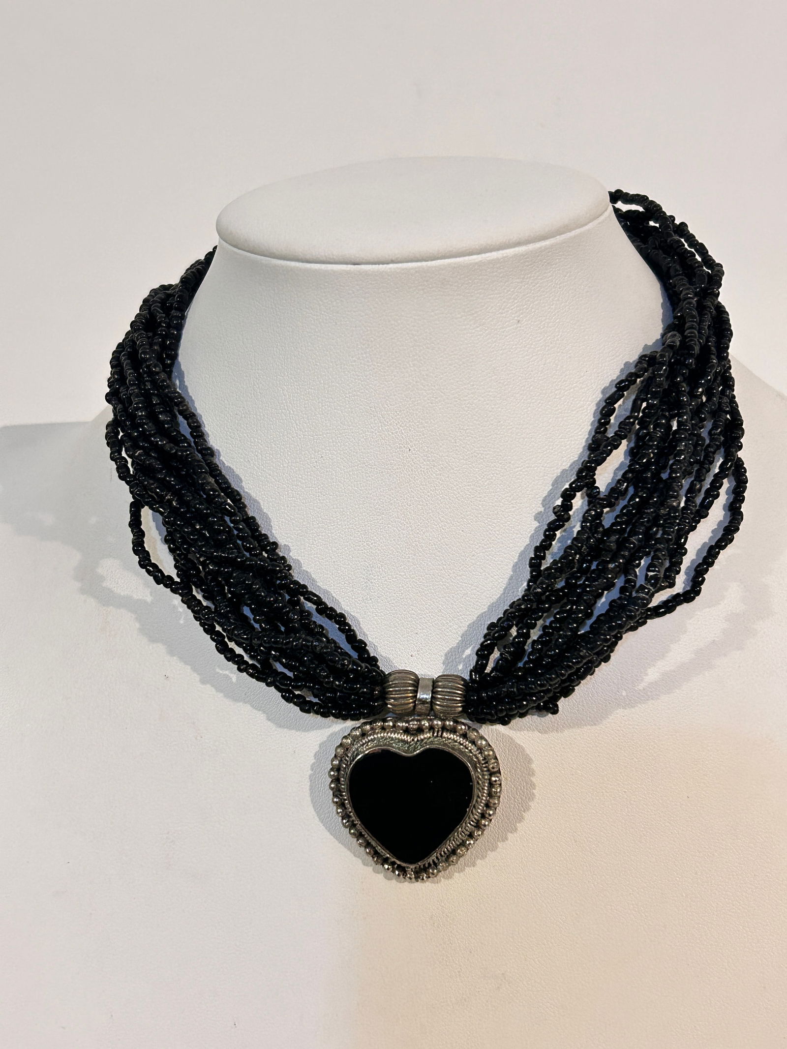 Vintage black bead 12 strand onyx heart pendant choker Necklace sz 14": Vintage black bead 12 strand onyx heart pendant choker Necklace sz 14" Please view all photos as they are part of the description and condition of this Item, Feel free to contact me with questions or