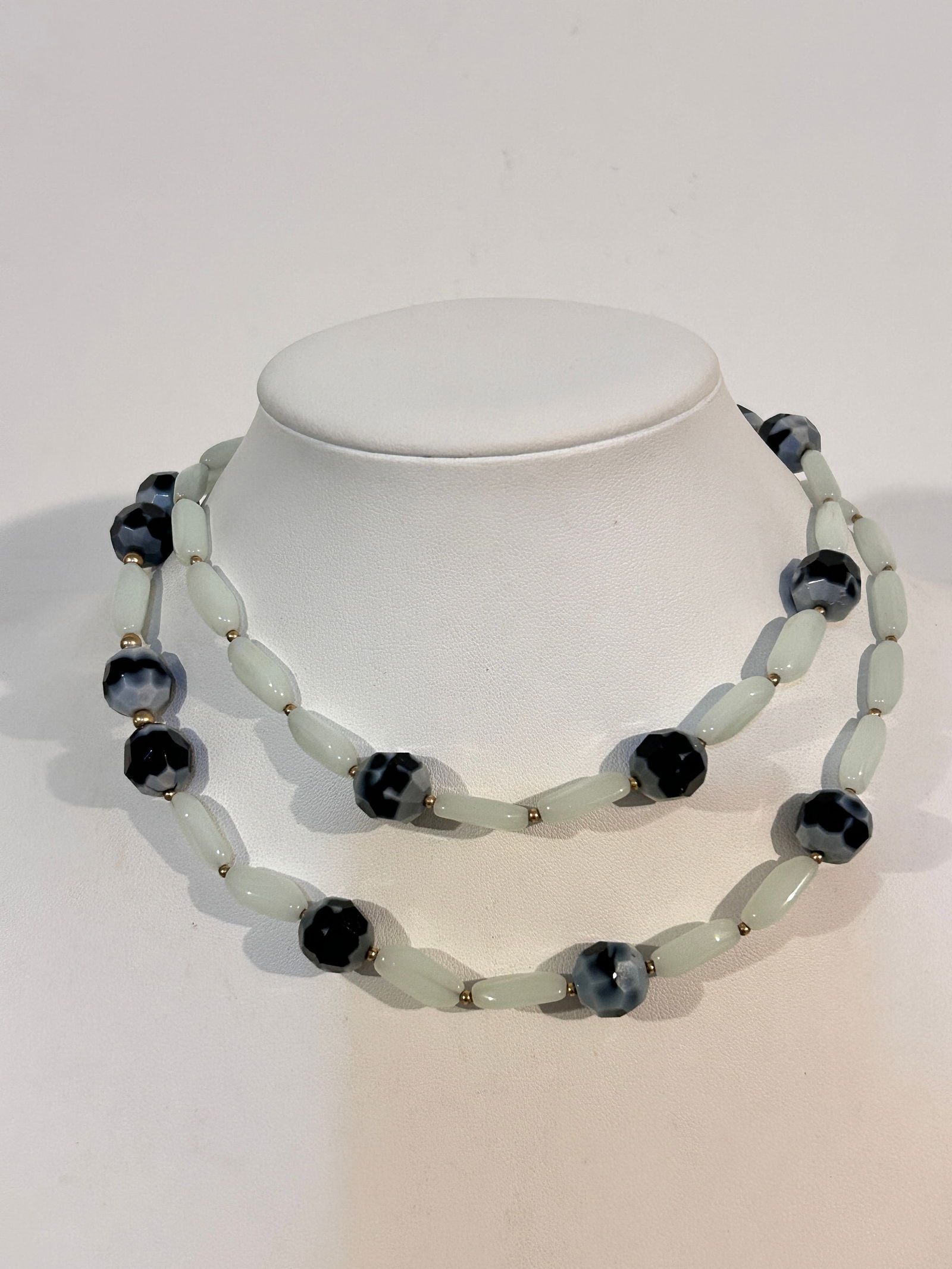 Vintage Glass bead heavy Necklace sz 30": Vintage Glass bead heavy Necklace sz 30" Please view all photos as they are part of the description and condition of this Item, Feel free to contact me with questions or picture requests! Used Item AS