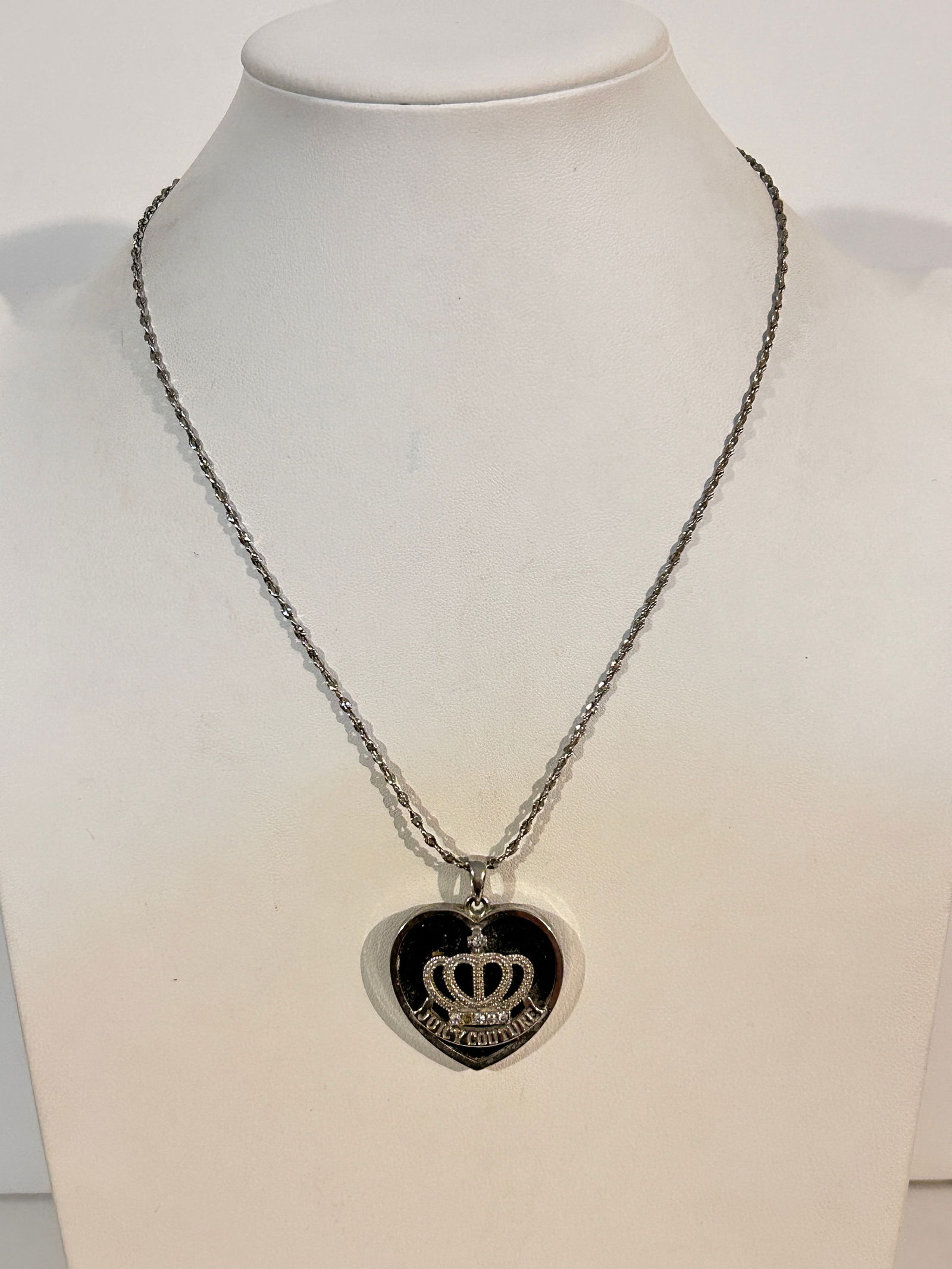 Vintage Juicy Couture heart crown Pendant Necklace sz 18": Vintage Juicy Couture heart crown Pendant Necklace sz 18" Please view all photos as they are part of the description and condition of this Item, Feel free to contact me with questions or picture reque